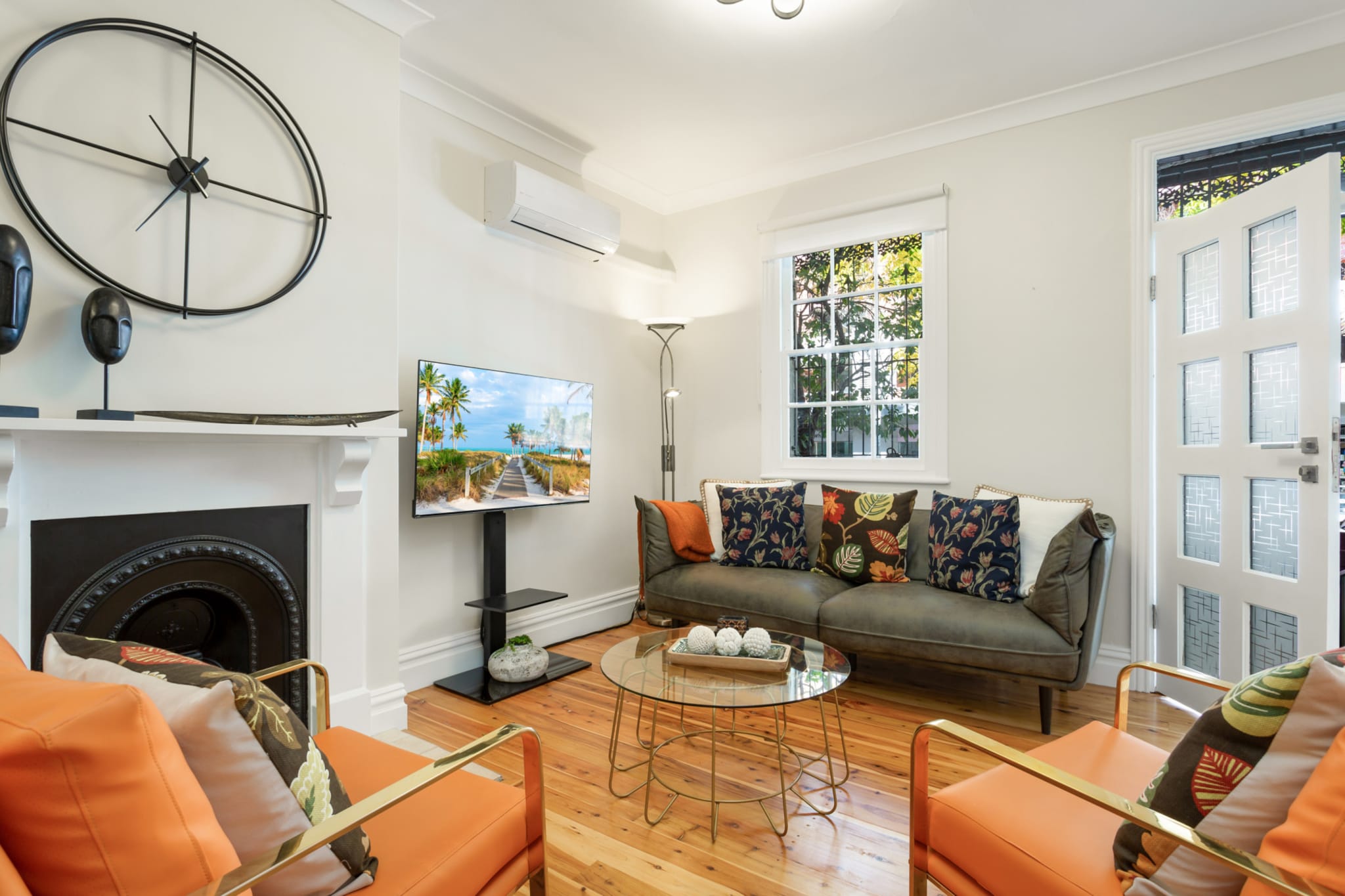 Beautiful 2-Bed Terrace House with Outdoor Areas