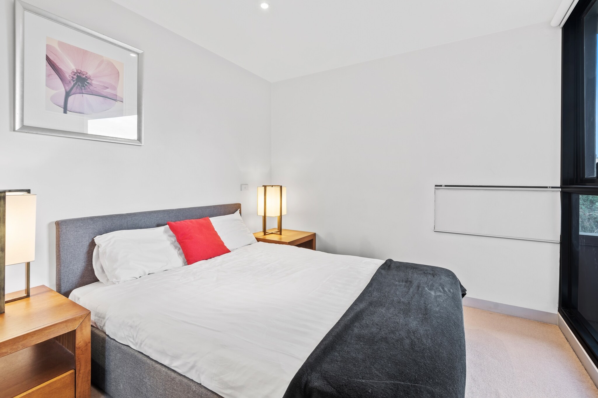 Central 1-Bed Apartment with Secure Parking