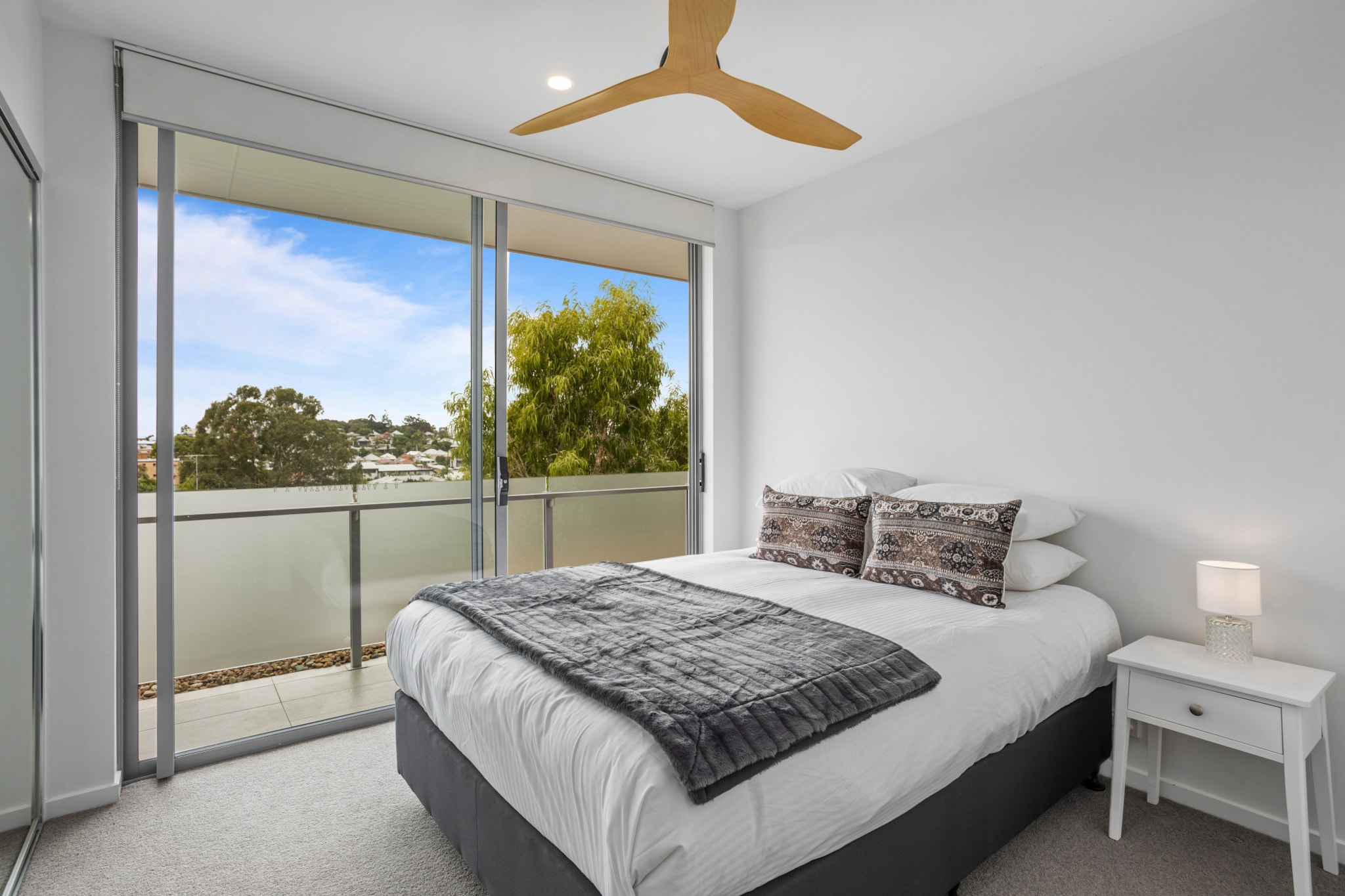 Bed Linen, Elevator, Hot Water, Internet Access DSL, Wardrobe, Kitchen(stove, electric kettle, toaster, oven, dishwasher, fridge), bedroom(Queen Bed), bedroom(Queen Bed), bathroom, bathroom, First Aid, Play area, TV, tumble dryer, cot, washing machine, balcony or terrace, heating, air conditioning, iron, hairdryer, Towels/Sheets (Incl.), shampoo, body soap, Essentials, dishes and cutlery, Conditioner, Long term stays allowed, Room-darkening shades, Shower gel, Wine glasses