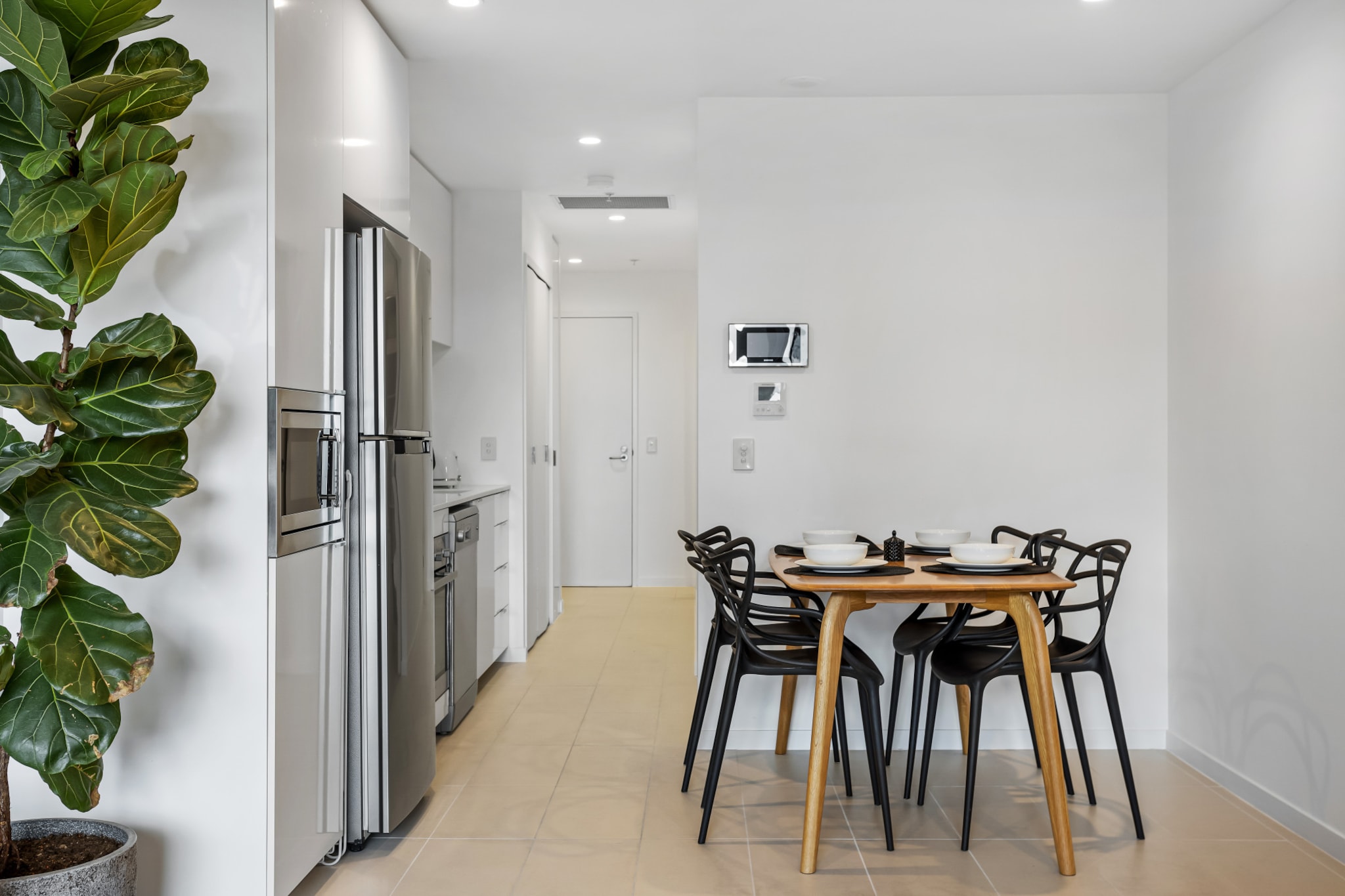 Stellar Location With Parking, Pool & Gym Access