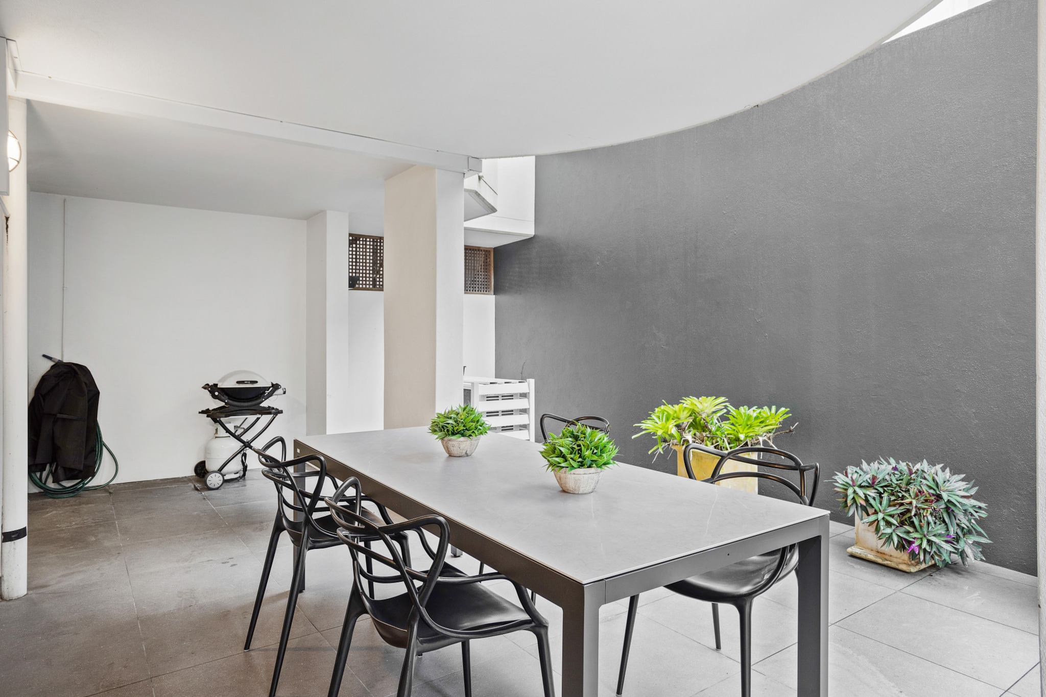 Bed Linen, Desk, Hot Water, Internet Access DSL, Wardrobe, Living room(TV, dining table), Kitchen(stove, electric kettle, toaster, coffee machine, oven, microwave, dishwasher, fridge, dishes and cutlery), bedroom(Queen Bed), bedroom(double bed), bathroom(hairdryer, Towels/Sheets (Incl.), Essentials), First Aid, Play area, tumble dryer, washing machine, balcony or terrace, heating, air conditioning, swimming pool, private outdoor pool, iron, Dedicated workspace, Carbon monoxide detector, Long term stays allowed, Room-darkening shades, Wine glasses