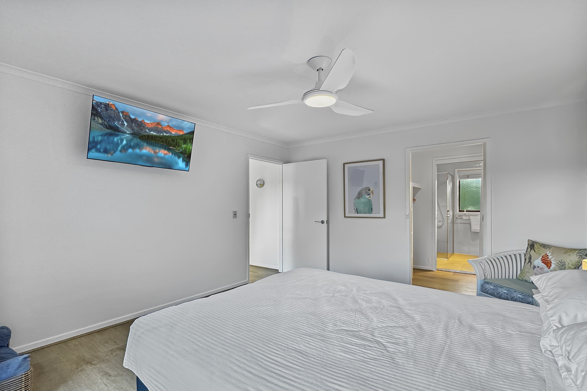 Bed Linen, Hot Water, Internet Access DSL, Wardrobe, Living room(TV), Kitchen(stove, electric kettle, toaster, coffee machine, oven, microwave, dishwasher, fridge), bedroom(Queen Bed), bedroom(Queen Bed), bedroom(double bed), bedroom(2x single bed), bathroom(shower, washbasin, toilet), bathroom(shower, washbasin, toilet), First Aid, Beach, Indoor play area, Play area, tumble dryer, bath tub, washing machine, heating, air conditioning, iron, hairdryer, Towels/Sheets (Incl.), shampoo, body soap, Essentials, dishes and cutlery, Conditioner, Long term stays allowed, Near Ocean, Room-darkening shades, Shower gel, Wine glasses