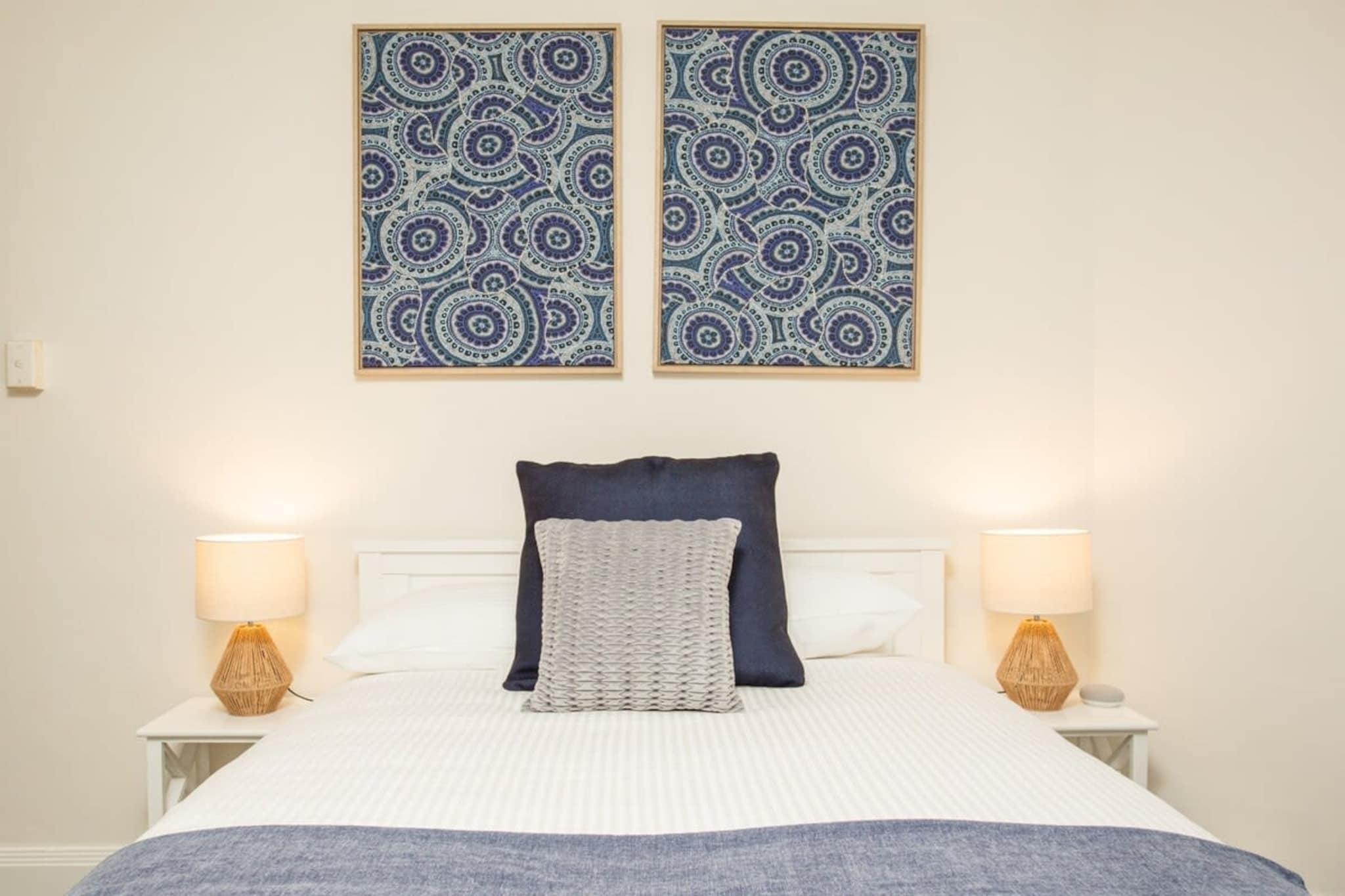 Bed Linen, Desk, Hot Water, Internet Access DSL, Wardrobe, Living room(TV, seating area), Kitchen(stove, electric kettle, toaster, oven, dishwasher, fridge, dishes and cutlery), bedroom(double bed), bedroom(double bed), bathroom(washbasin, toilet, washing machine, iron, hairdryer, Towels/Sheets (Incl.), shampoo, body soap, Essentials, Conditioner, Shower gel), First Aid, Beach, Play area, heating, air conditioning, Dedicated workspace, Long term stays allowed, Near Ocean, Room-darkening shades, Wine glasses