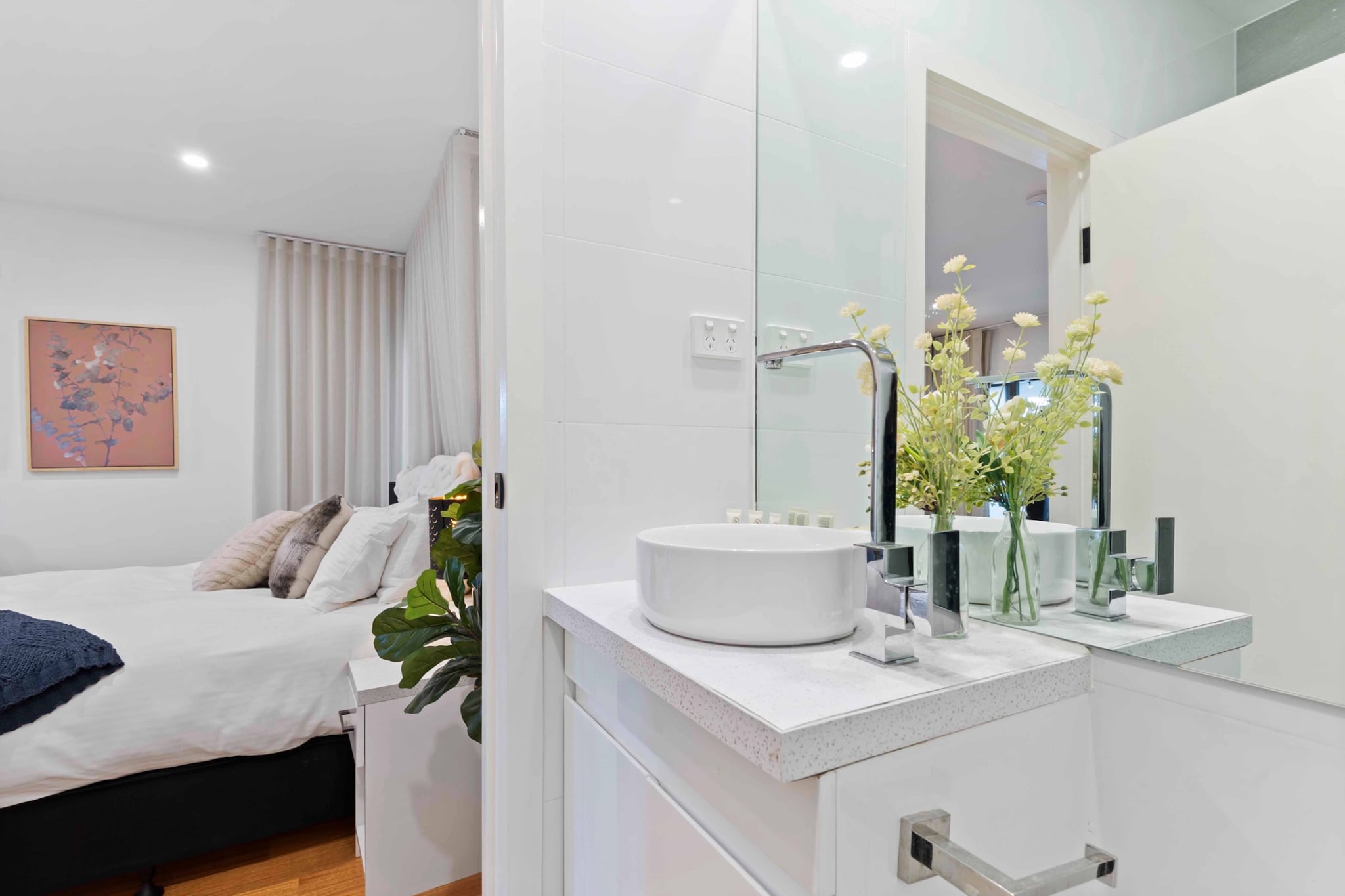 Stunning Studio Apartment Near Public Transport