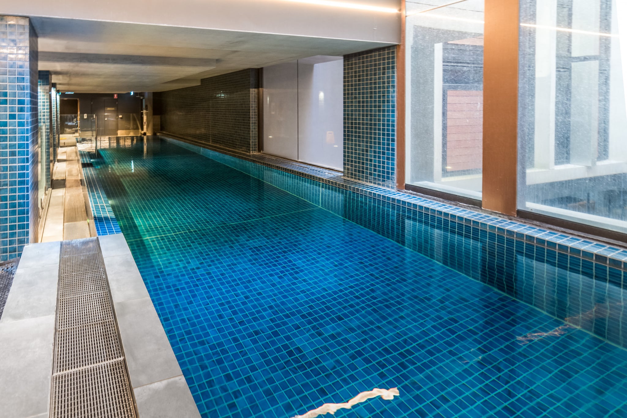 Elevator, Hot Water, Internet Access DSL, Wardrobe, Kitchen(stove, electric kettle, toaster, coffee machine, oven, microwave, dishwasher, fridge, dishes and cutlery, Wine glasses), bedroom(Bed Linen, Room-darkening shades, Queen Bed), bathroom(hairdryer, Towels/Sheets (Incl.), shampoo, body soap, Conditioner, Shower gel), sauna, First Aid, Indoor pool, TV, tumble dryer, washing machine, balcony or terrace, heating, air conditioning, swimming pool, iron, Essentials, Carbon monoxide detector, Long term stays allowed