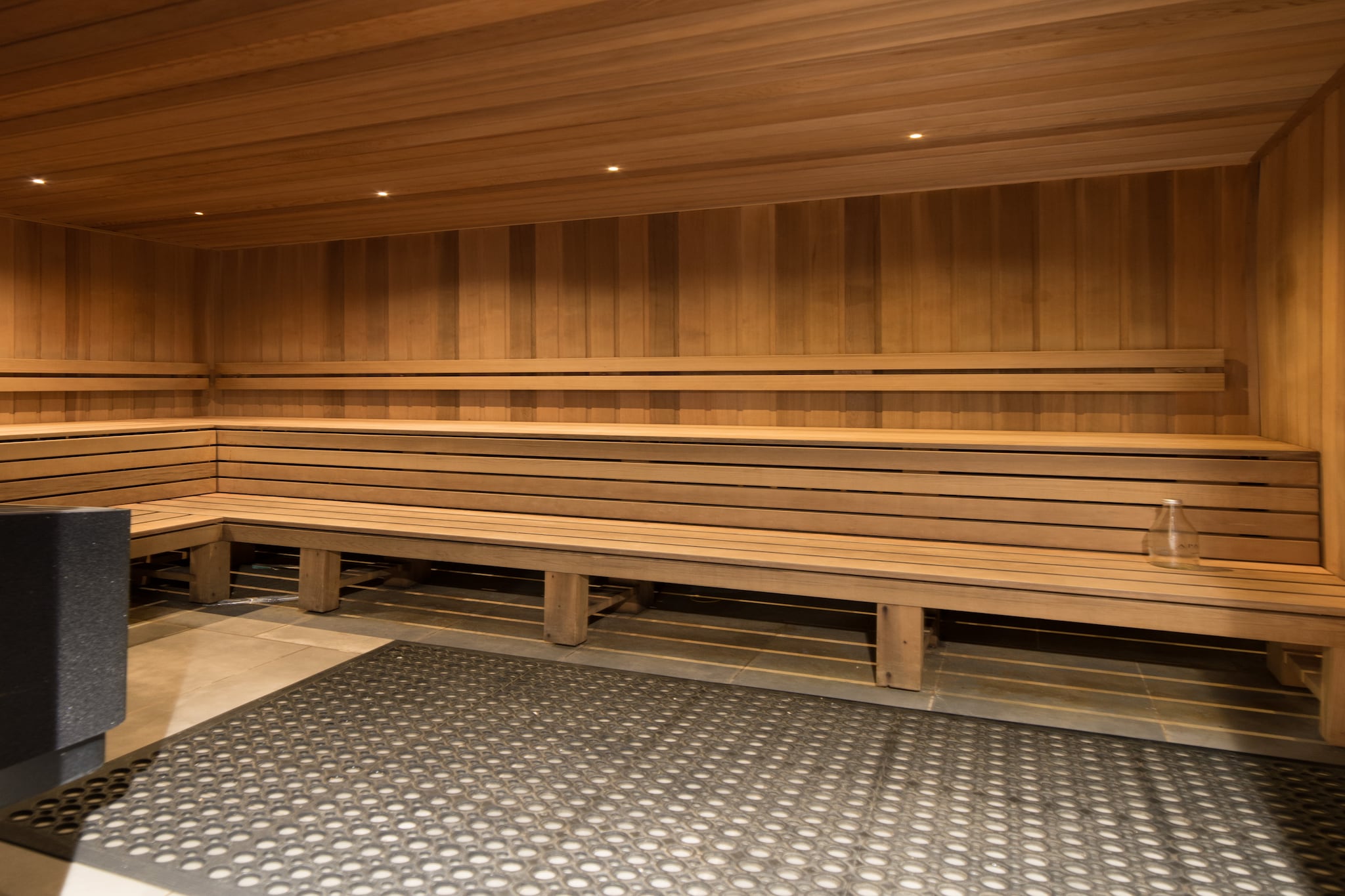 Modern 1-Bed Apartment With Pool And Sauna