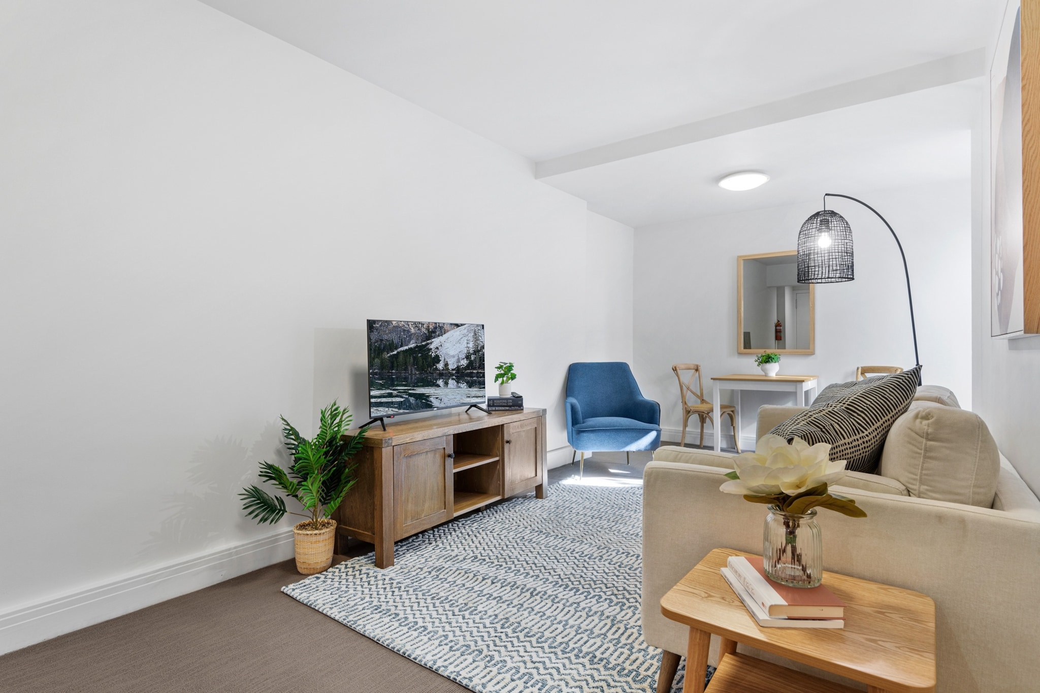 Chic 1-Bed Apartment Steps From Shopping Street