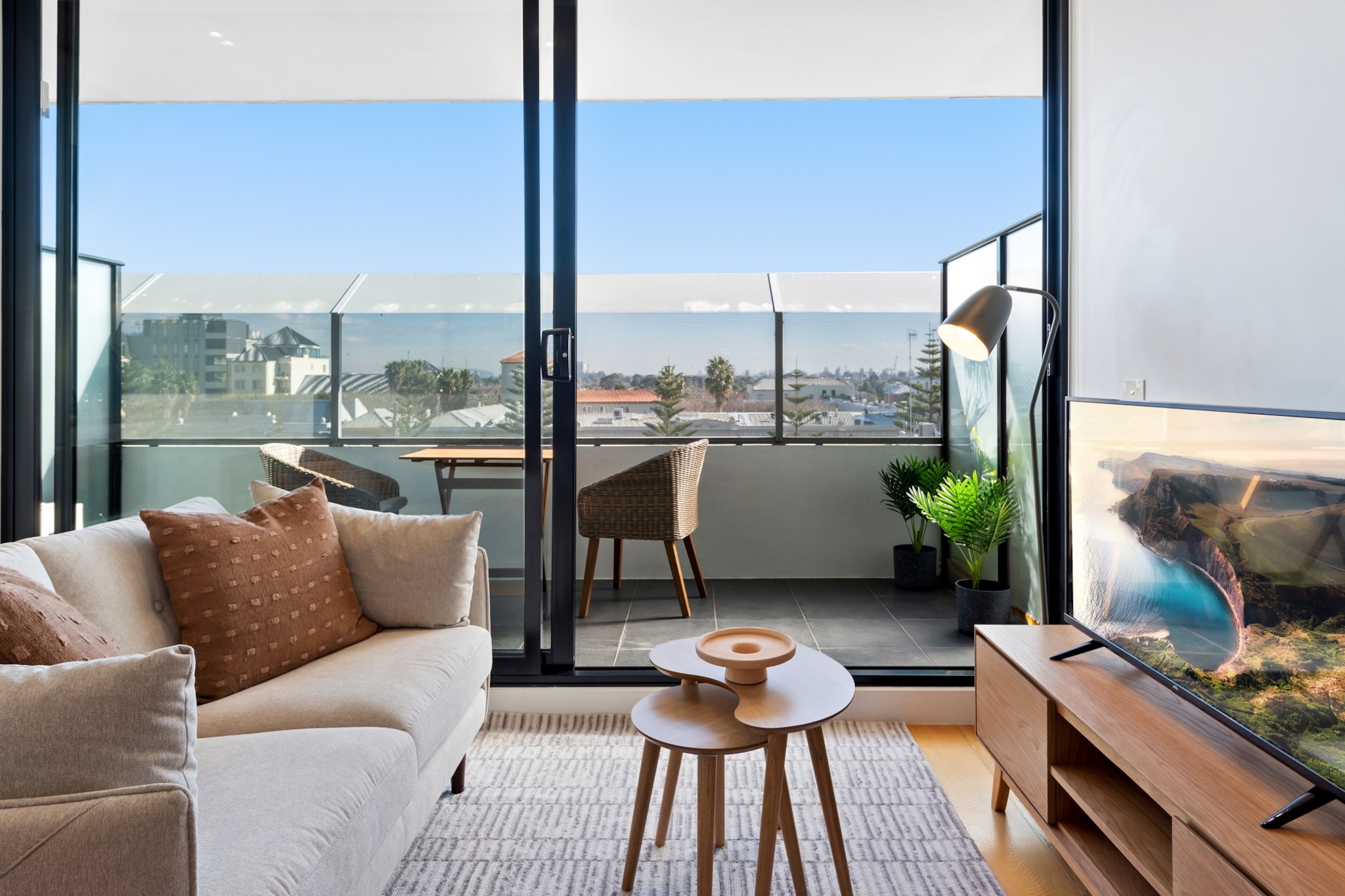 Living room(TV), Kitchen(stove, electric kettle, toaster, coffee machine, oven, microwave, dishes and cutlery), bedroom(Queen Bed), bathroom(shower, washbasin, toilet, hairdryer, Towels/Sheets (Incl.), shampoo, body soap), tumble dryer, washing machine