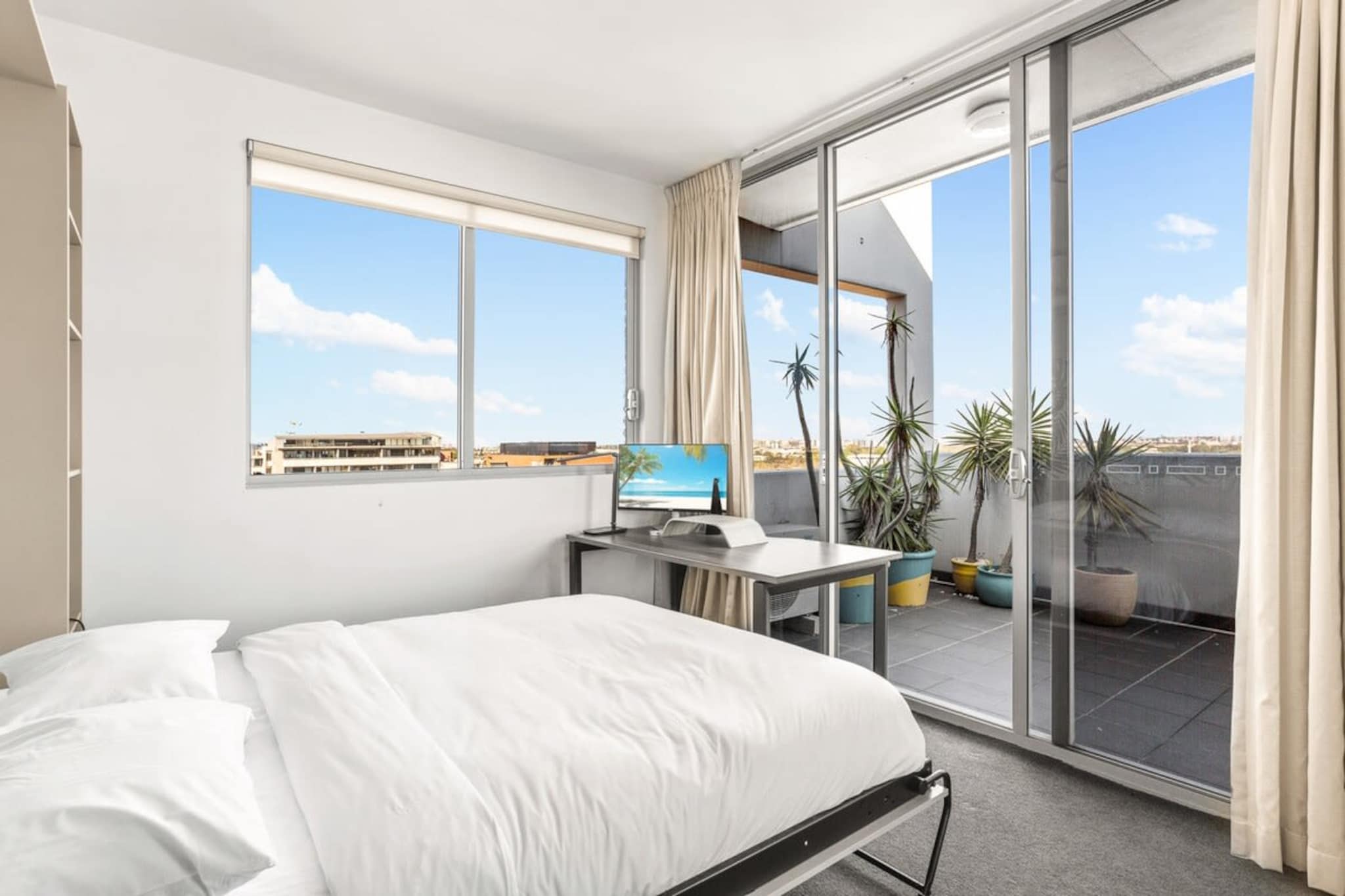 Spacious 2-Bed with Two Balconies with City Views