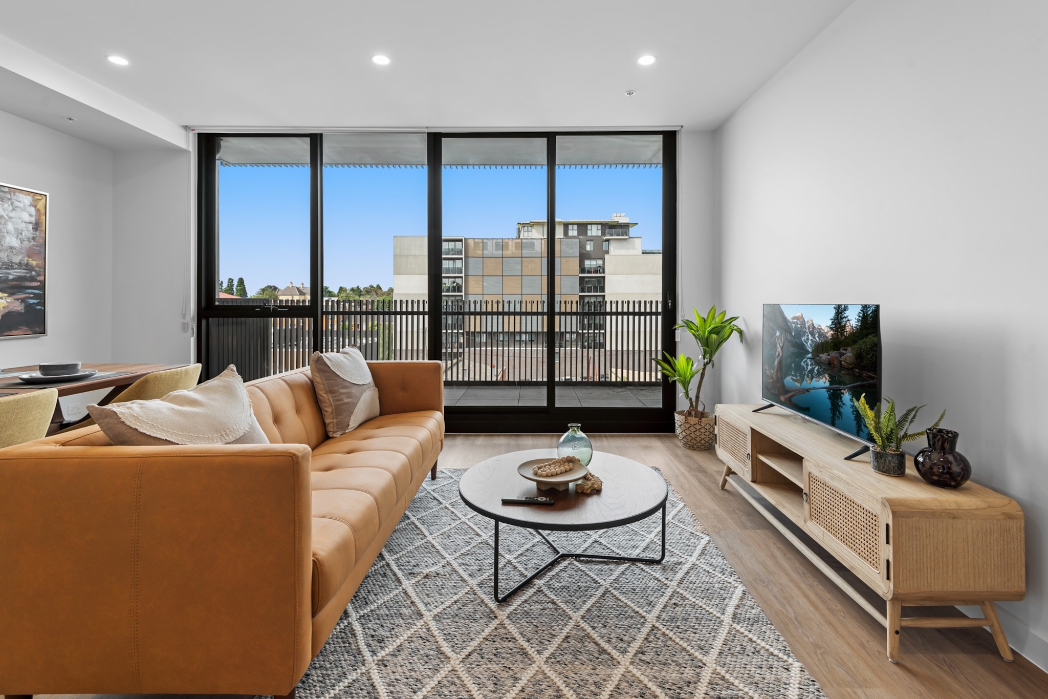 Modern Apartment on Burgundy Precinct & Parklands