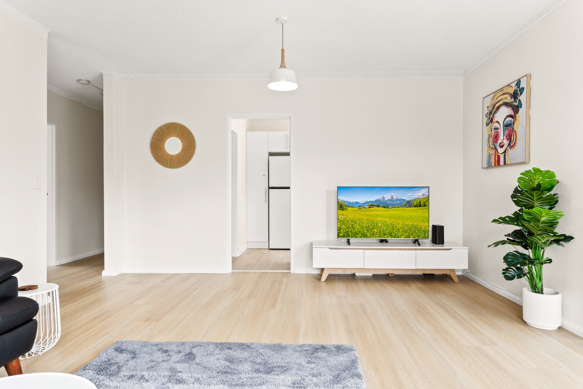 Bright and convenient apartment, close to shops