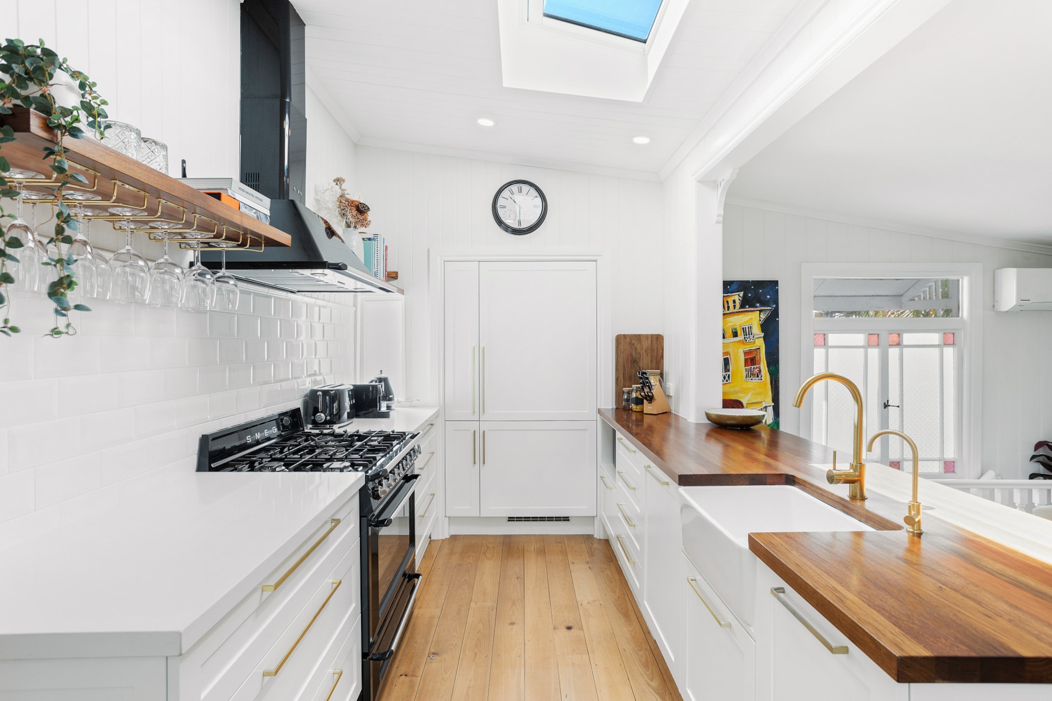 Tranquil 2-Bed Family Home with Deck Among Trees