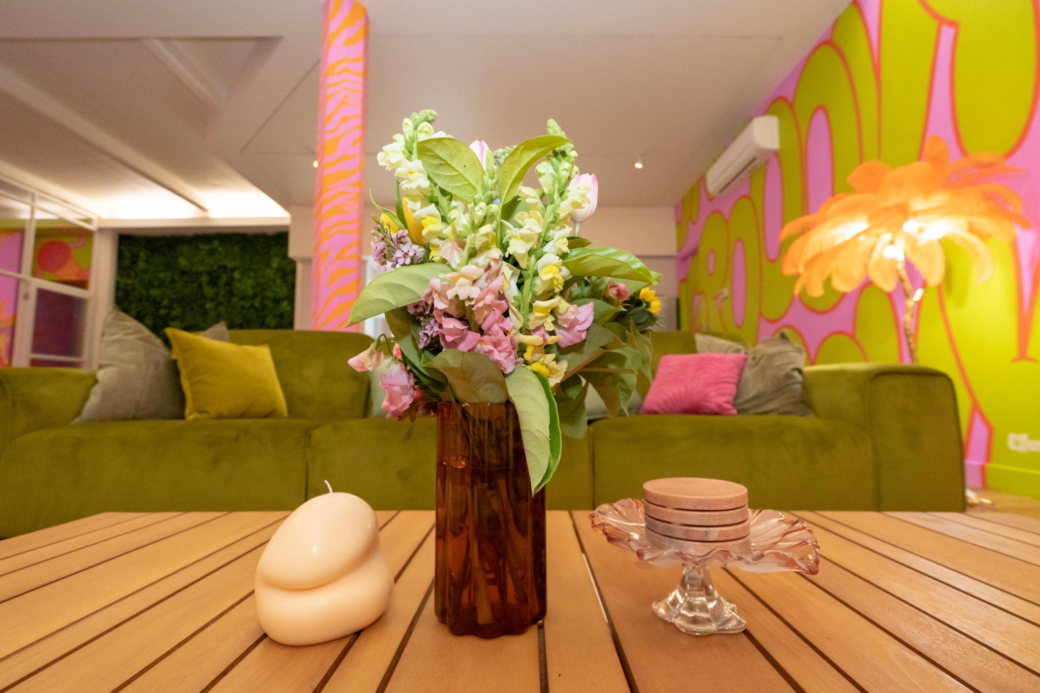 Bed Linen, Elevator, Hot Water, Internet Access DSL, Wardrobe, Kitchen(stove, electric kettle, toaster, coffee machine, oven, microwave, dishwasher, dishes and cutlery, Wine glasses), bedroom(double king size bed), bedroom(Queen Bed), bedroom(4x single bed), bathroom, bathroom, First Aid, TV, stove, electric kettle, toaster, coffee machine, oven, microwave, dishwasher, fridge, tumble dryer, bath tub, washing machine, heating, air conditioning, iron, hairdryer, Towels/Sheets (Incl.), shampoo, body soap, Essentials, dishes and cutlery, Carbon monoxide detector, Conditioner, Shower gel, Town, Wine glasses