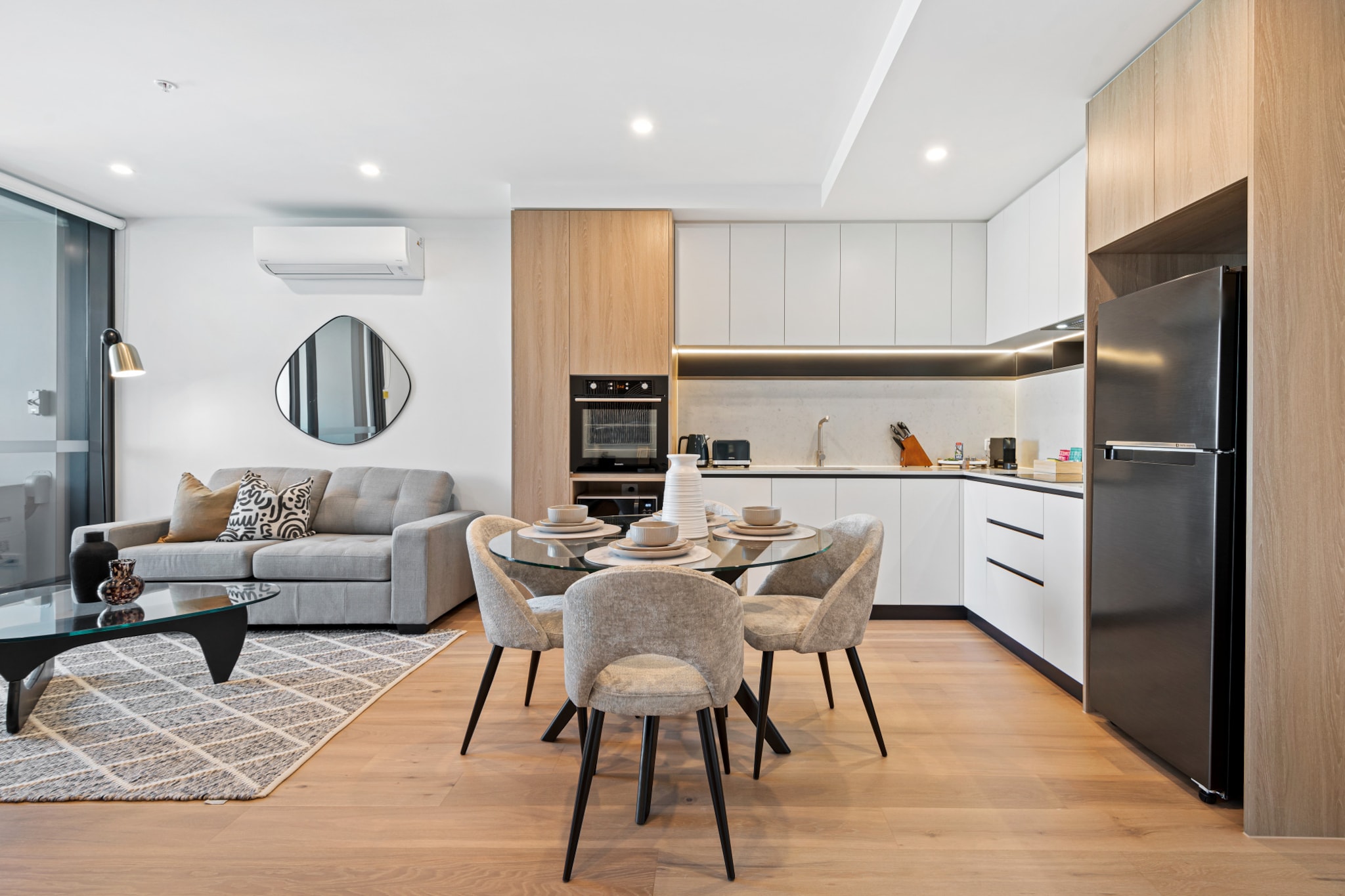 Stunning 1-Bed with City Views and Amenities