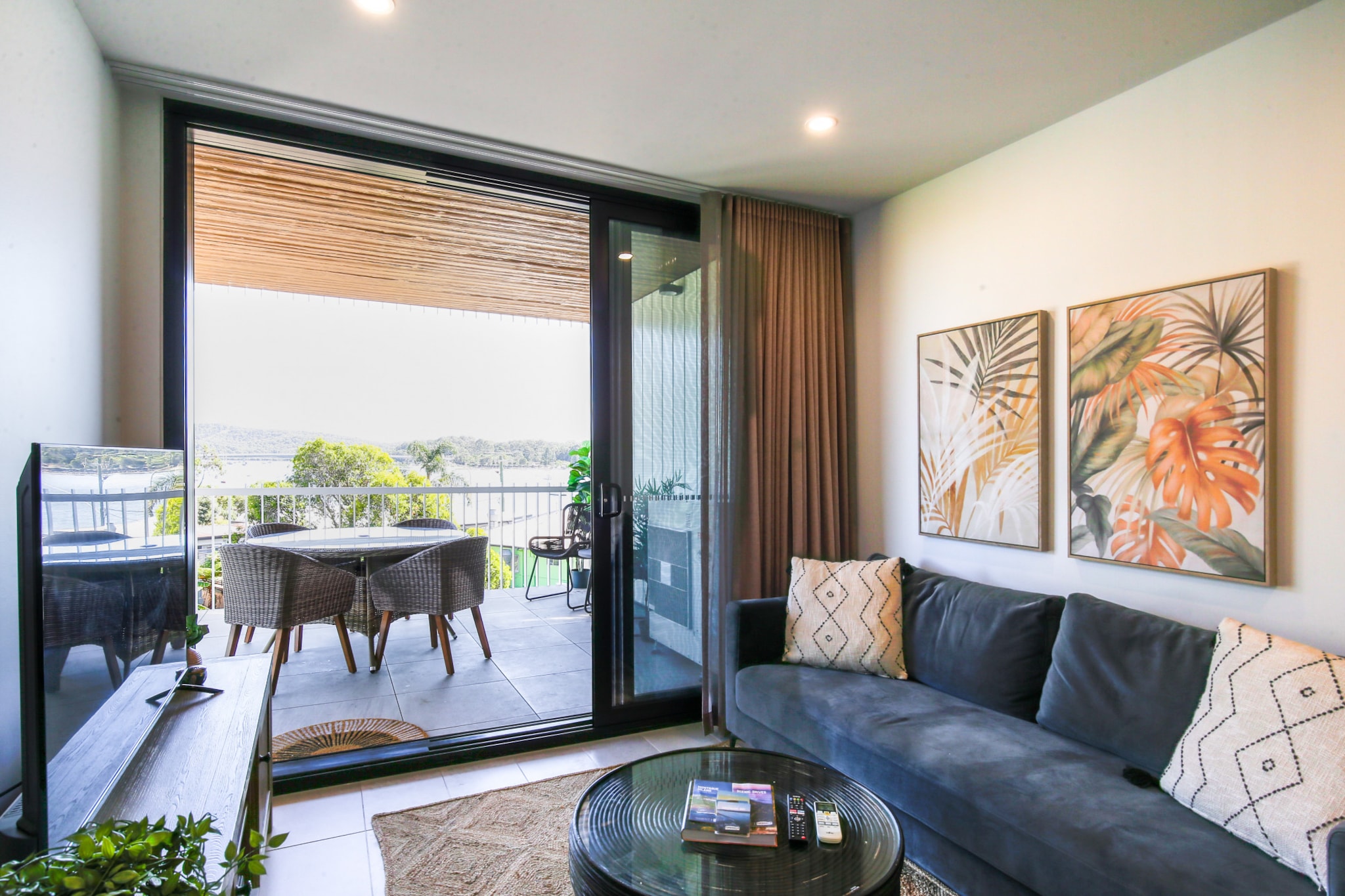 Elegant 2-Bed Apartment with Incredible Bay Views