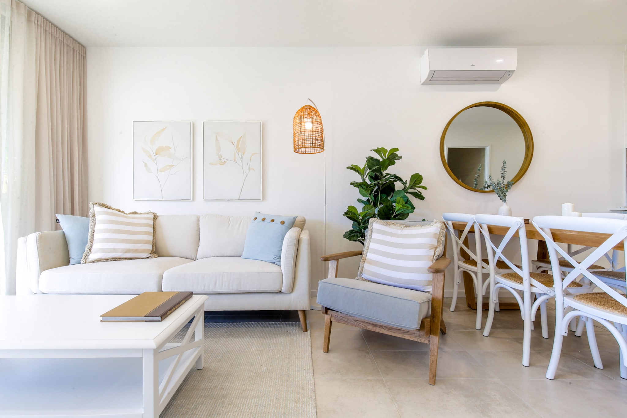 Bed Linen, Elevator, Hot Water, Internet Access DSL, Wardrobe, Living room(TV, dining table, seating area, air conditioning), Kitchen(stove, electric kettle, toaster, coffee machine, oven, microwave, dishwasher, fridge, dishes and cutlery), bedroom(Queen Bed), bedroom(Queen Bed), bathroom(shower, washbasin, toilet), bathroom(shower, washbasin, toilet), First Aid, Beach, Play area, tumble dryer, cot, washing machine, balcony or terrace, heating, swimming pool, private outdoor pool, iron, Carbon monoxide detector, Conditioner, Long term stays allowed, Near Ocean, Room-darkening shades, Sea view, Wine glasses