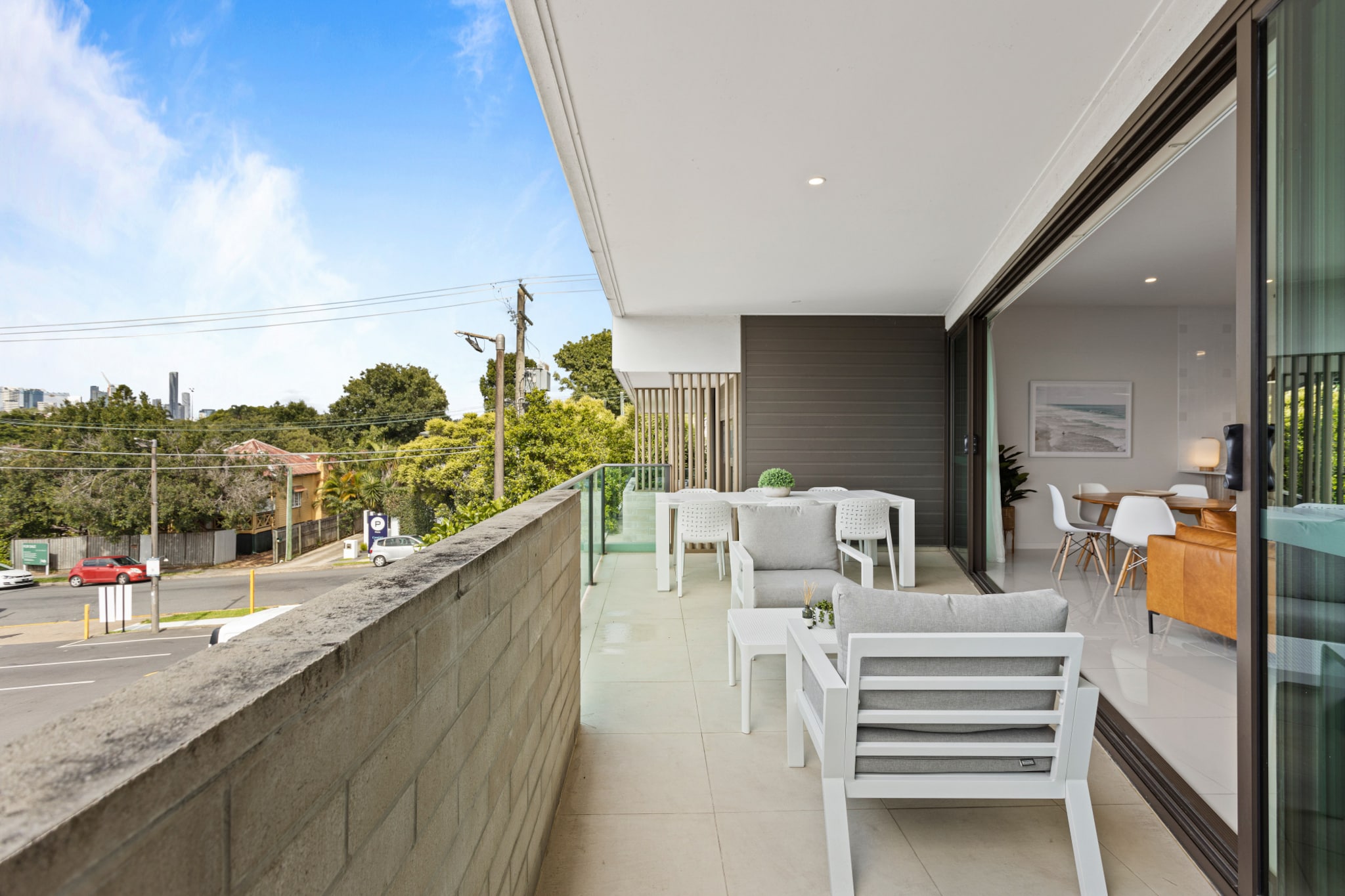 Gorgeous 3-Bed Apartment with City Views