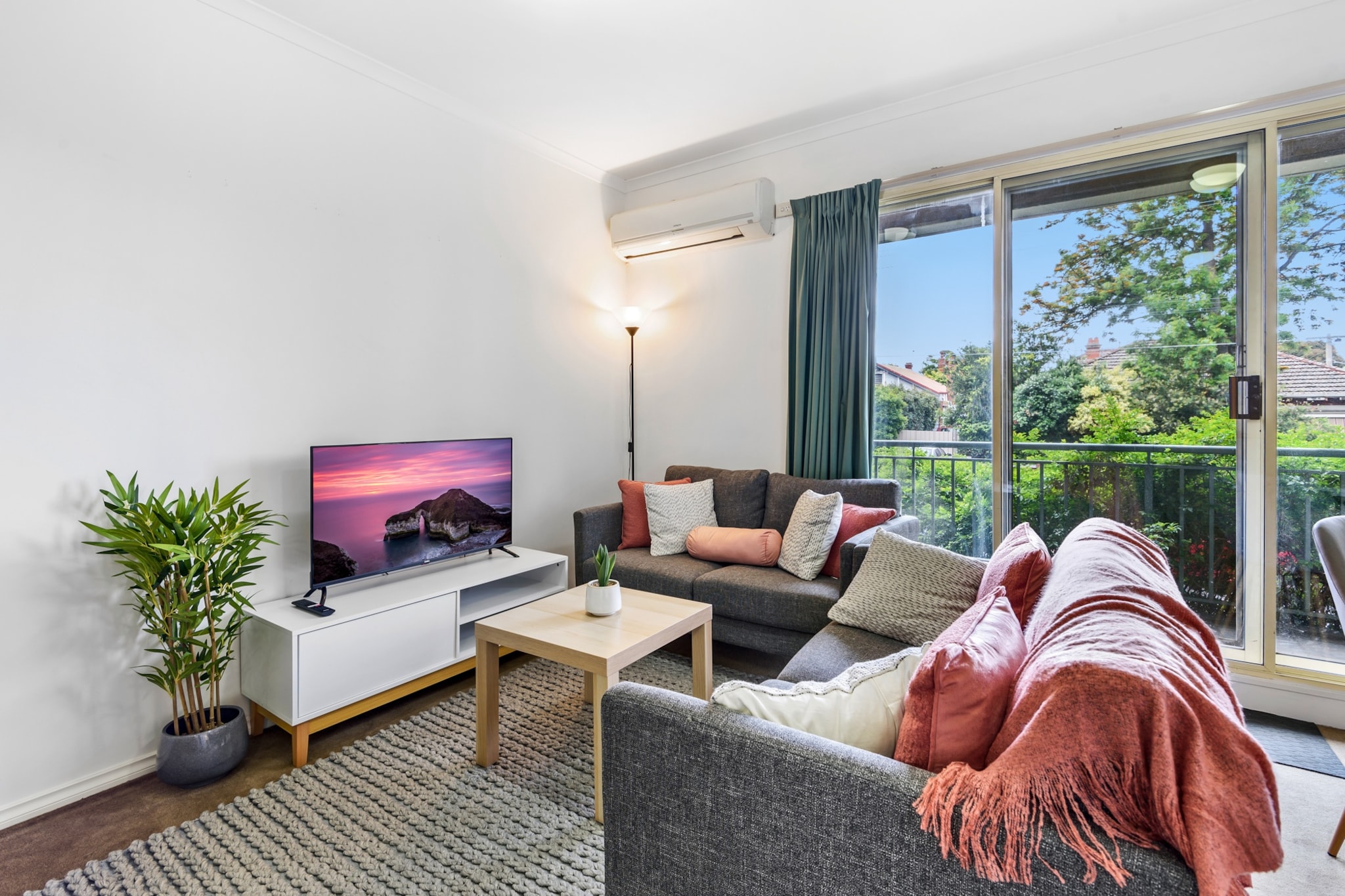 Chic 2-Bed Apartment near Albert Park