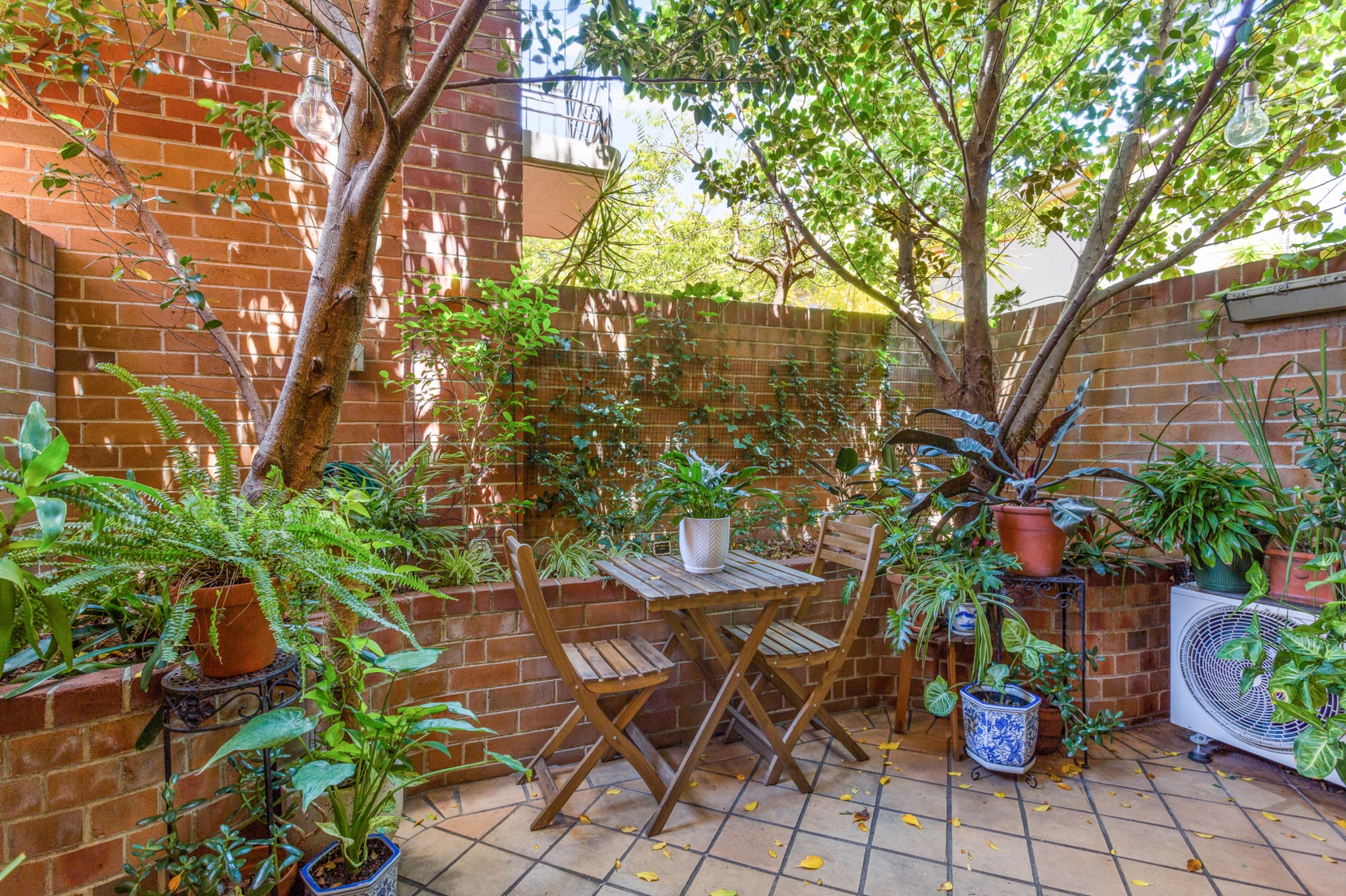 Spacious 2-Bed Townhouse with a Lush Courtyard