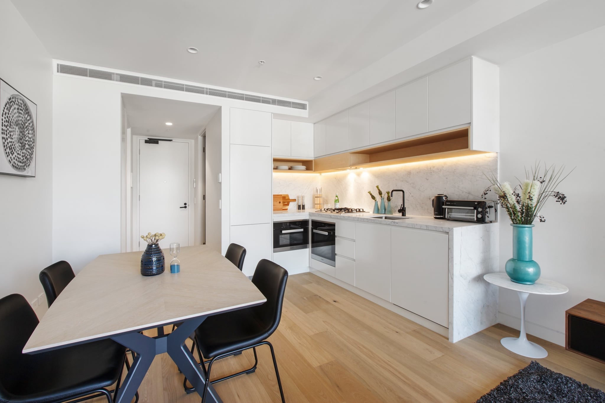 Elevator, Hot Water, Living room(TV, dining table, seating area, air conditioning), Kitchen(stove, electric kettle, toaster, coffee machine, oven, microwave, fridge, dishes and cutlery), bedroom(Bed Linen, Wardrobe, air conditioning, Queen Bed), bathroom(shower, washbasin, toilet, hairdryer, Towels incl., shampoo, body soap, Essentials, Conditioner), First Aid, tumble dryer, washing machine, balcony or terrace, heating, iron, Carbon monoxide detector, Long term stays allowed, Wine glasses