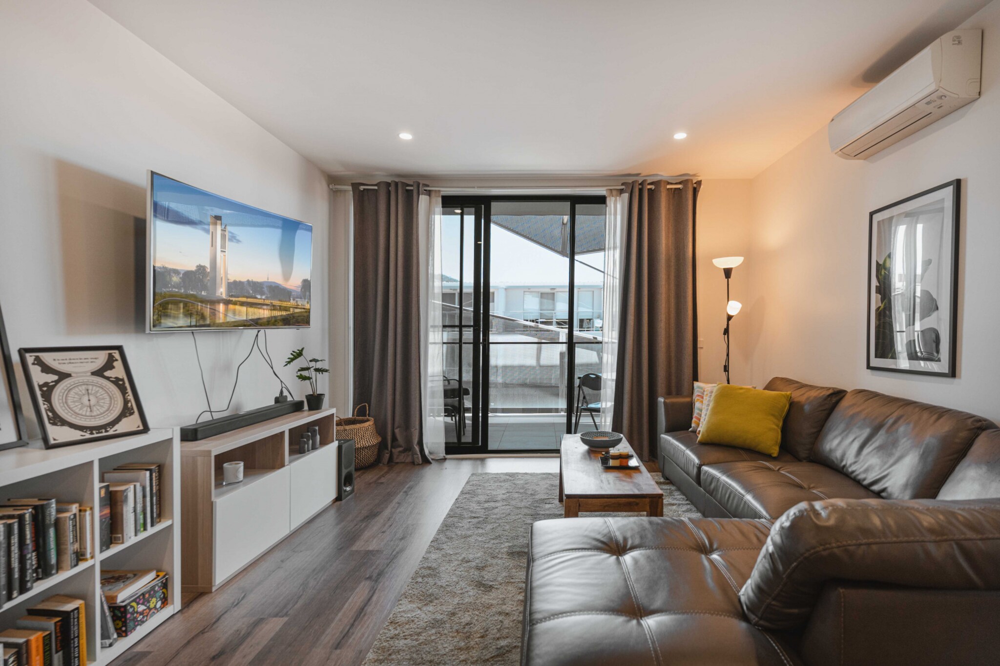 Lonsdale St 1-Bed Unit with Study Area and Parking