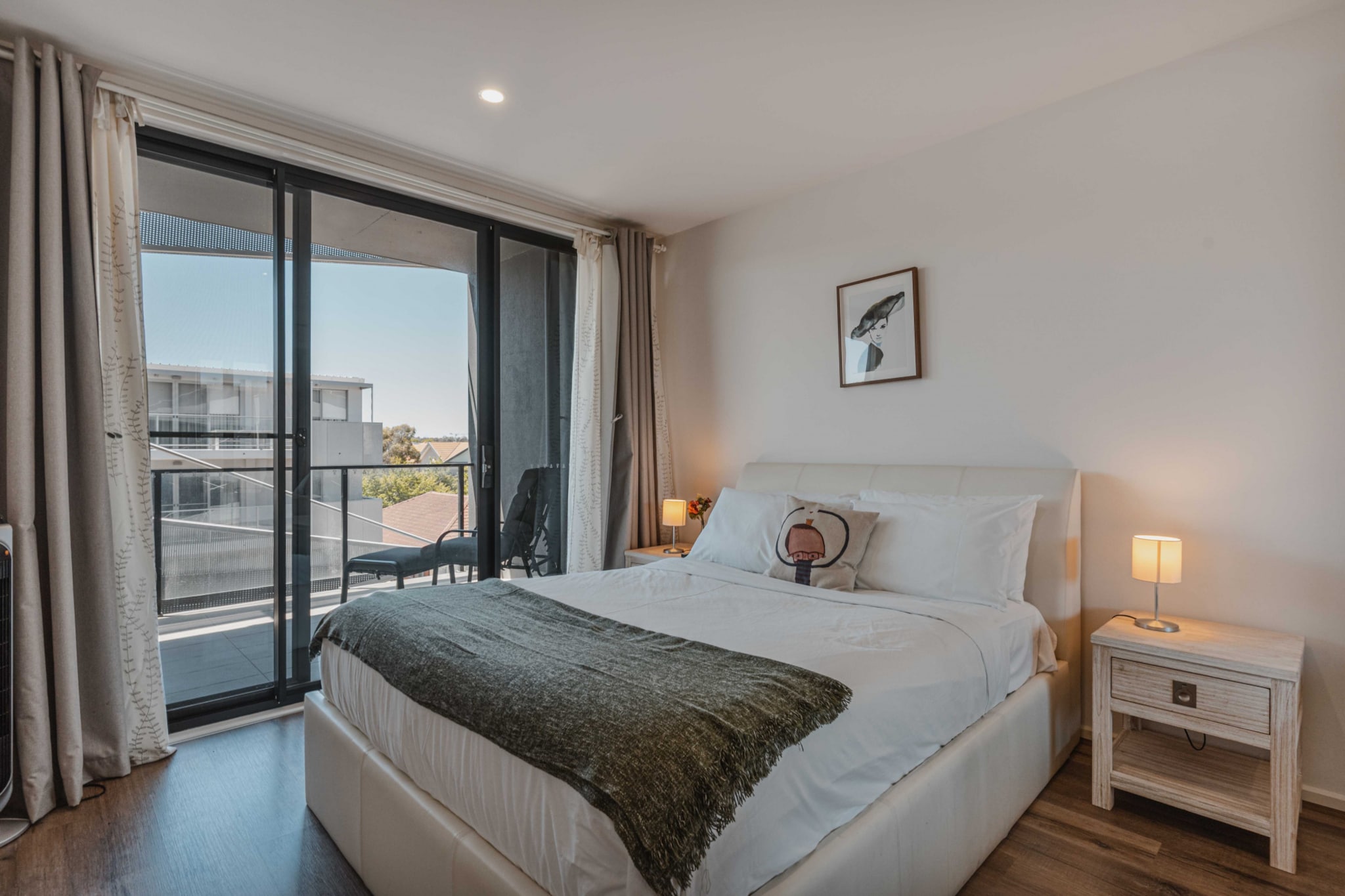 Lonsdale St 1-Bed Unit with Study Area and Parking