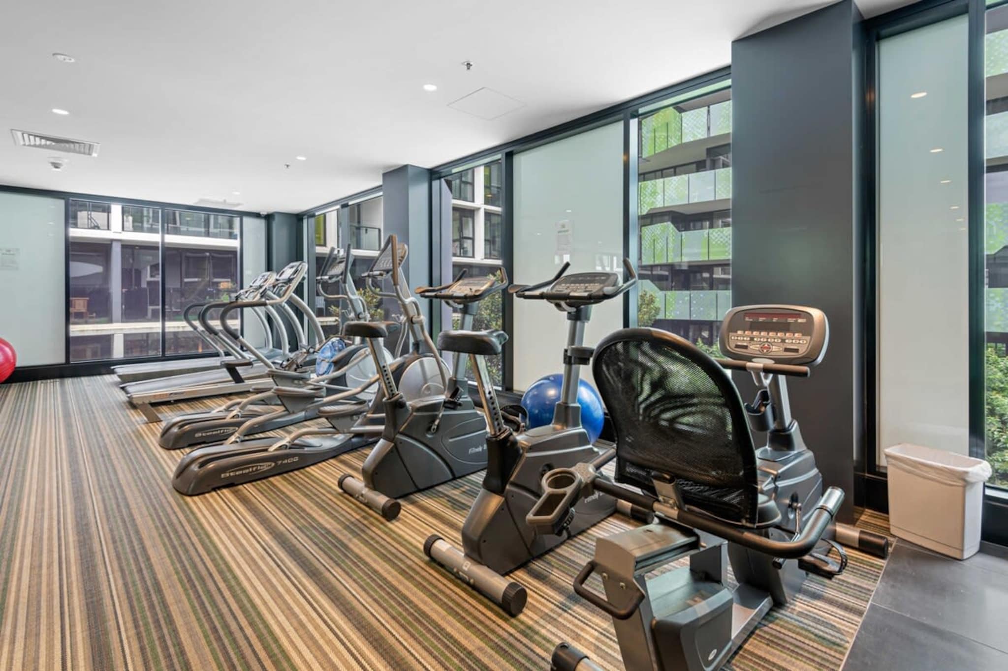 Eclectic 1-Bed Apartment with Pool and Gym