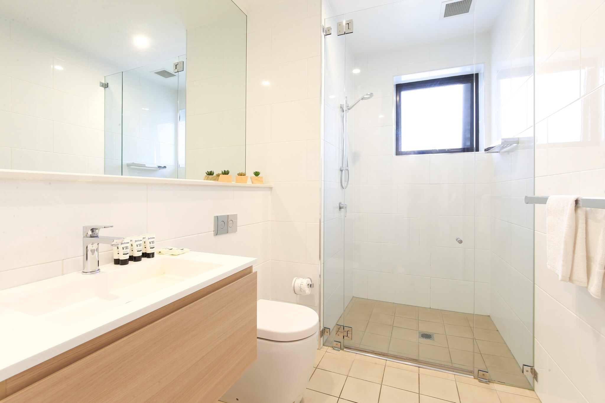 Comfy 2-Bedroom Apartment with a Clyde River View