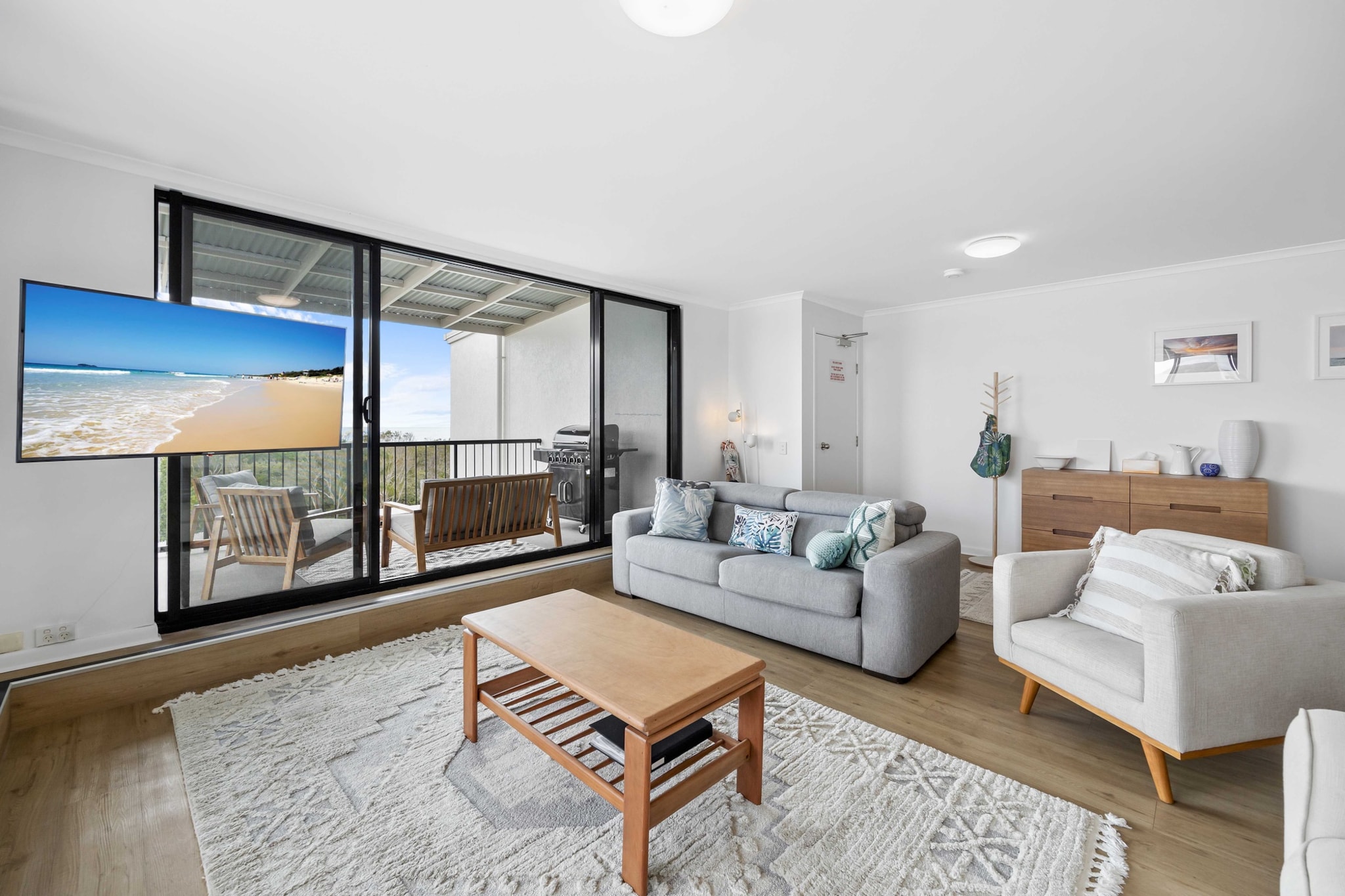 Bed Linen, Elevator, Hot Water, Internet Access DSL, Wardrobe, Living room(TV), Kitchen(stove, electric kettle, toaster, coffee machine, oven, microwave, dishwasher, fridge), bedroom(Queen Bed), bedroom(double bed), bedroom(2x single bed), bathroom(shower, washbasin, toilet), bathroom(shower, washbasin, toilet), First Aid, Beach, Play area, tumble dryer, bath tub, cot, washing machine, balcony or terrace, heating, air conditioning, swimming pool, private outdoor pool, iron, hairdryer, Towels/Sheets (Incl.), shampoo, body soap, Essentials, dishes and cutlery, Carbon monoxide detector, Conditioner, Long term stays allowed, Near Ocean, Room-darkening shades, Sea view, Shower gel, Wine glasses