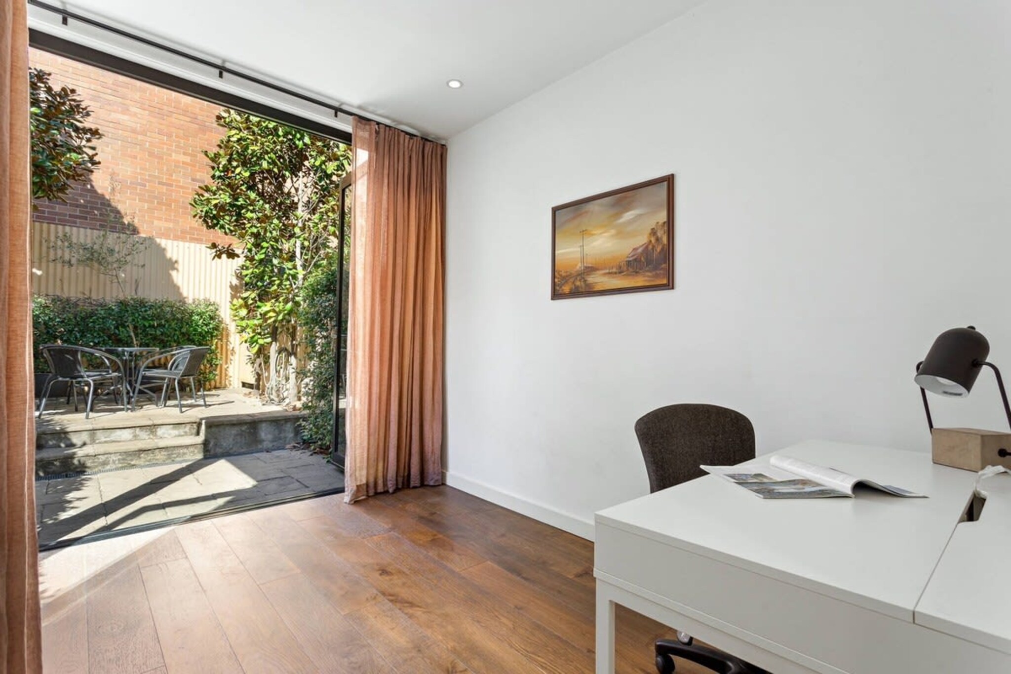 Traditional 2-Bed Terrace House in Millers Point
