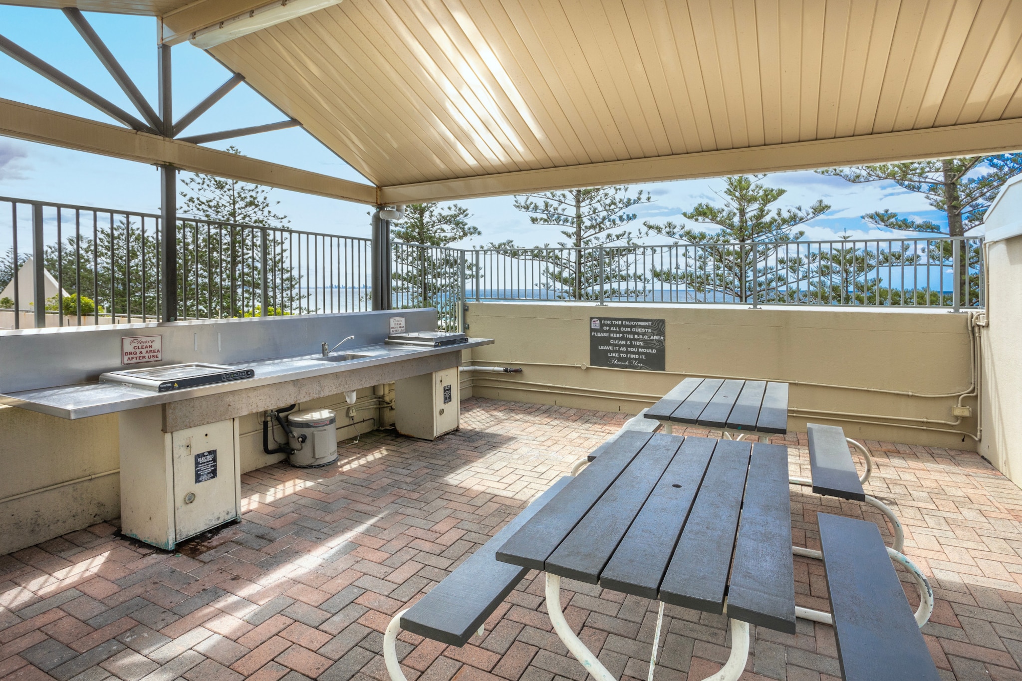 Beachfront 2-Bed with Pool, BBQ