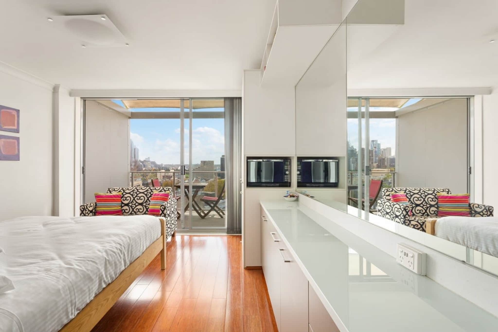 Cosy Studio with City Views