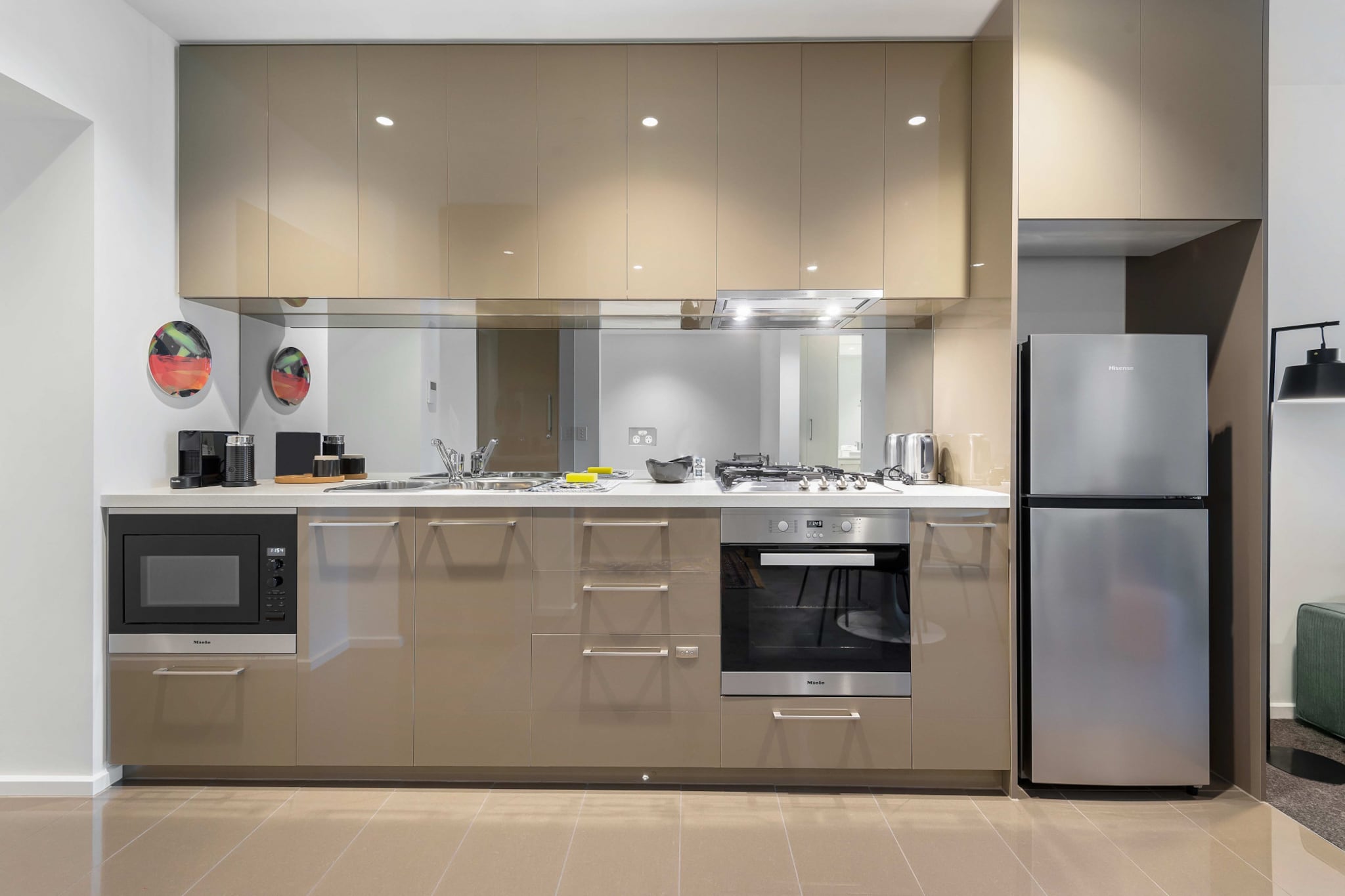 Desk, Hot Water, Living room(single bed, TV, heating, air conditioning), Kitchen(stove, electric kettle, toaster, coffee machine, oven, microwave, dishwasher, fridge, dishes and cutlery), bedroom(Bed Linen, Wardrobe, air conditioning, Queen Bed), bathroom(hairdryer, Towels/Sheets (Incl.), shampoo, body soap, Essentials, Shower gel), First Aid, tumble dryer, washing machine, balcony or terrace, swimming pool, iron, Dedicated workspace, Carbon monoxide detector, Conditioner, Downtown, Long term stays allowed, Room-darkening shades, Town, Wine glasses