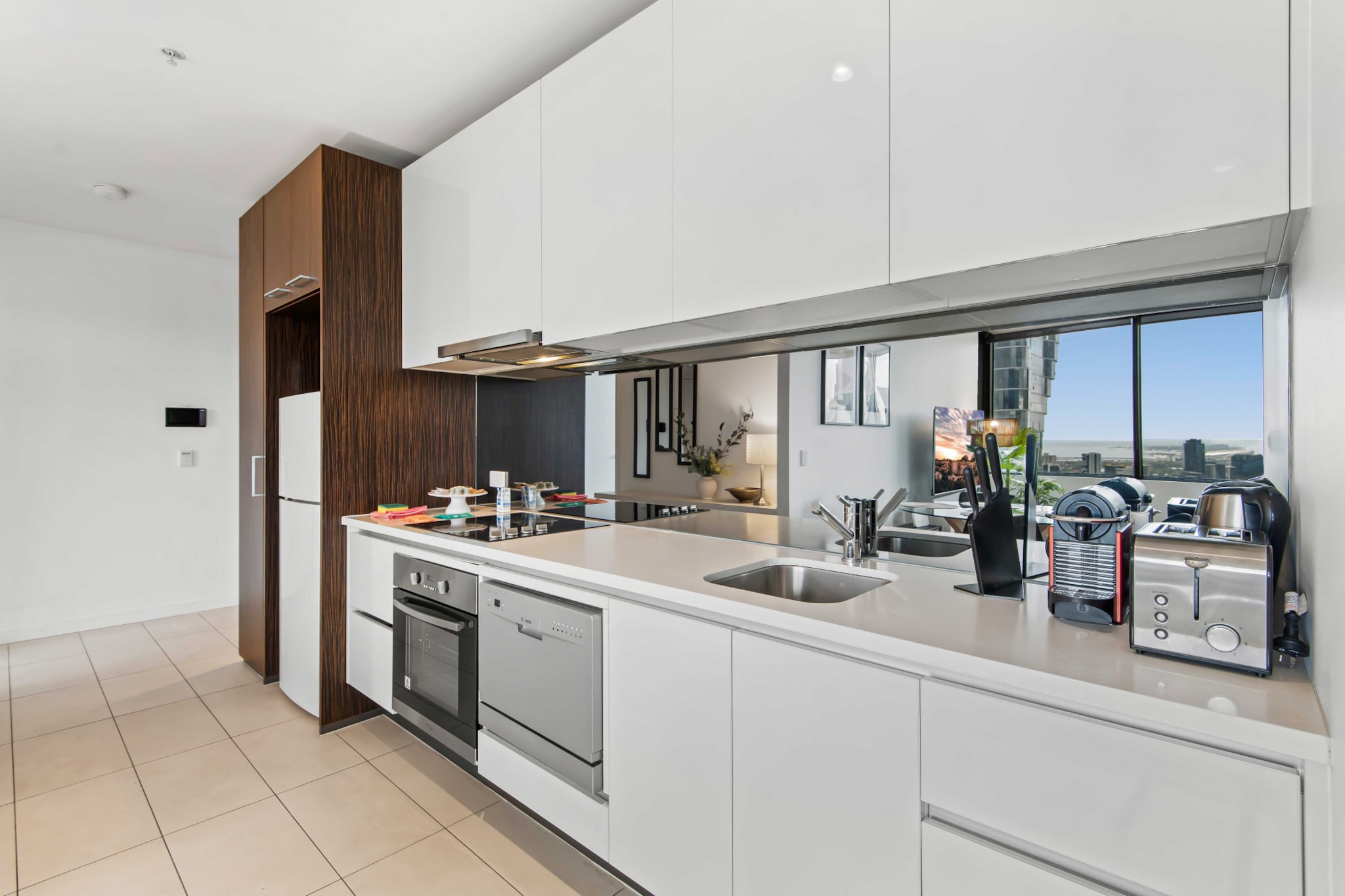 Pristine 2-Bed Central Apartment with City Views