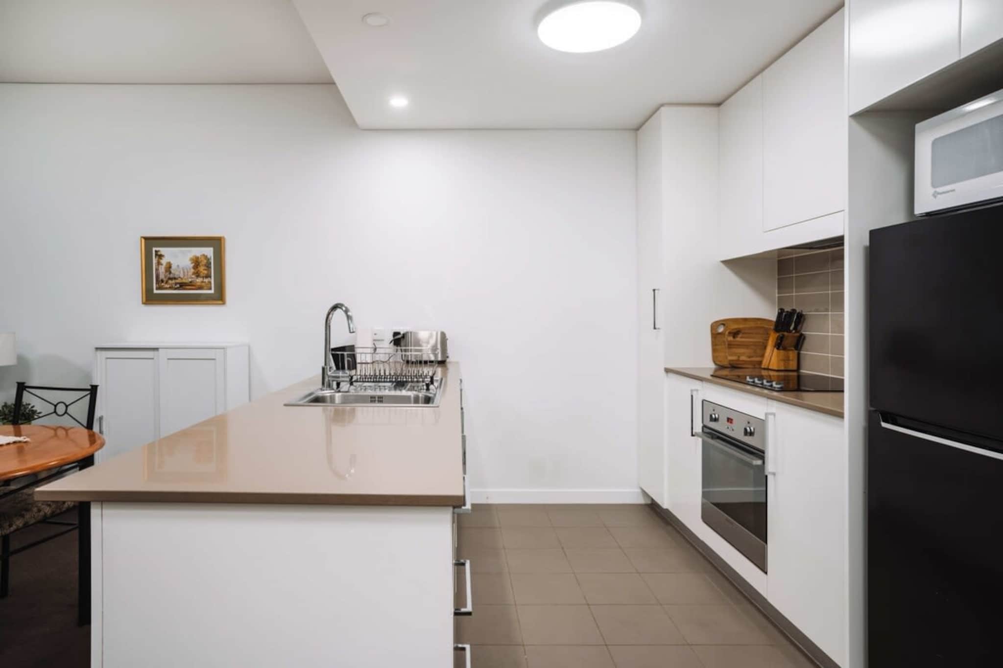 Comfy 1-Bed with Spacious Courtyard & Parking