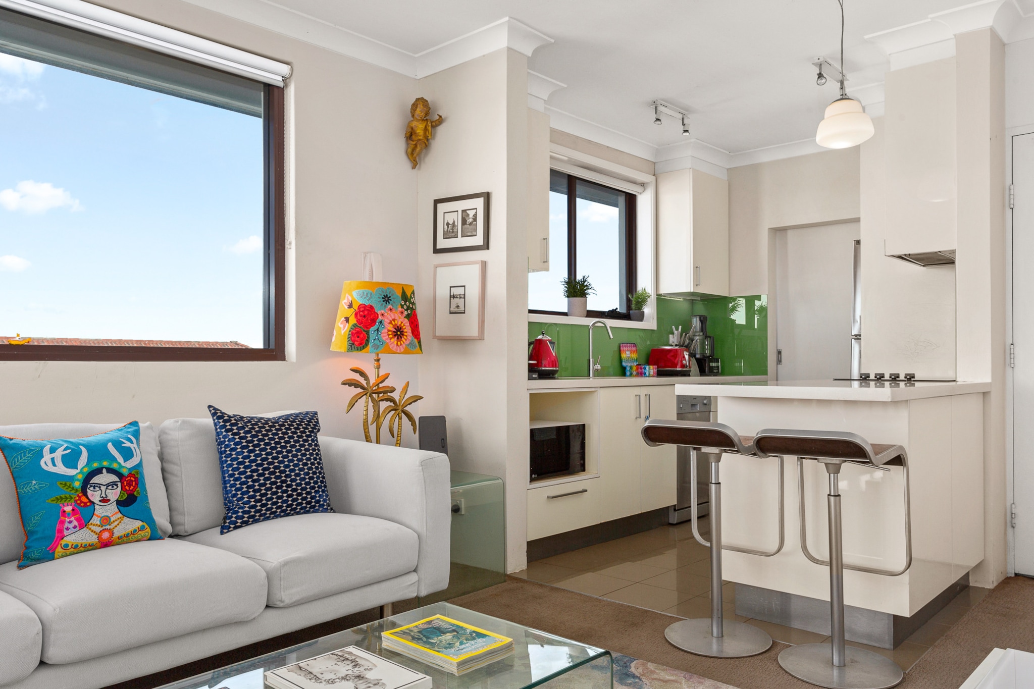 Hot Water, Internet Access DSL, Wardrobe, Kitchen(stove, electric kettle, toaster, coffee machine, oven, microwave, dishwasher, fridge, Wine glasses), bedroom(Bed Linen, Queen Bed), bedroom(Queen Bed), bathroom(hairdryer, Towels/Sheets (Incl.), shampoo, body soap, Cooking basics, Conditioner, Shower gel), First Aid, Beach, Play area, TV, tumble dryer, cot, washing machine, balcony or terrace, heating, air conditioning, iron, Essentials, Long term stays allowed, Near Ocean, Sea view