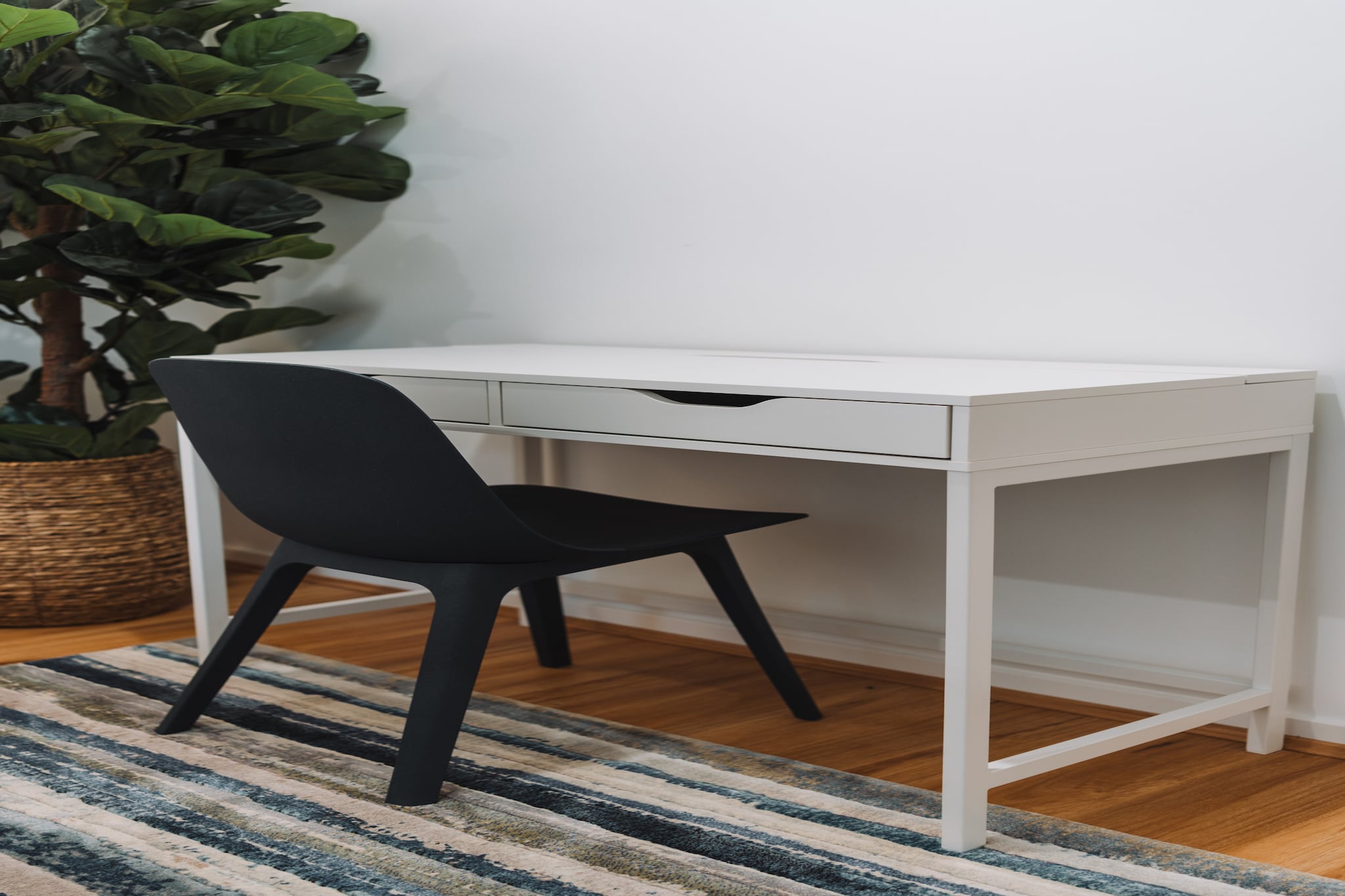 Lakeside 3-Bed Apartment with Jacuzzi