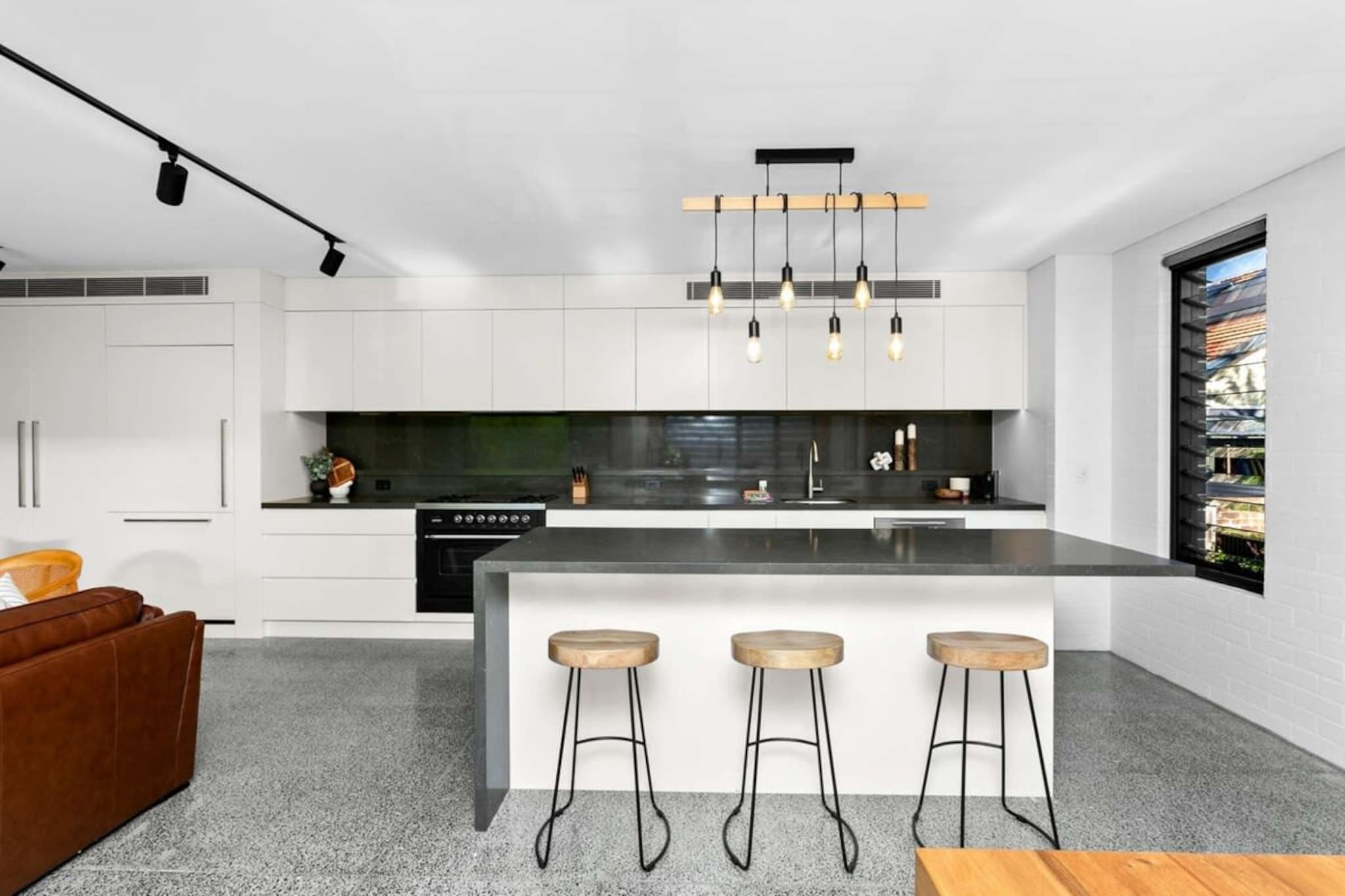 Bed Linen, Desk, Hot Water, Internet Access DSL, Wardrobe, Living room(TV), Kitchen(stove, electric kettle, toaster, coffee machine, oven, microwave, dishwasher, fridge), bedroom(double king size bed), bedroom(Queen Bed), bedroom(2x single bed), bathroom(shower, washbasin, toilet), bathroom(shower, washbasin, toilet), bathroom(shower, washbasin, toilet), First Aid, Beach, Indoor play area, Play area, tumble dryer, bath tub, washing machine, heating, air conditioning, iron, hairdryer, Towels/Sheets (Incl.), shampoo, body soap, Essentials, dishes and cutlery, Dedicated workspace, Cooking basics, Carbon monoxide detector, Conditioner, Long term stays allowed, Near Ocean, Room-darkening shades, Shower gel, Wine glasses