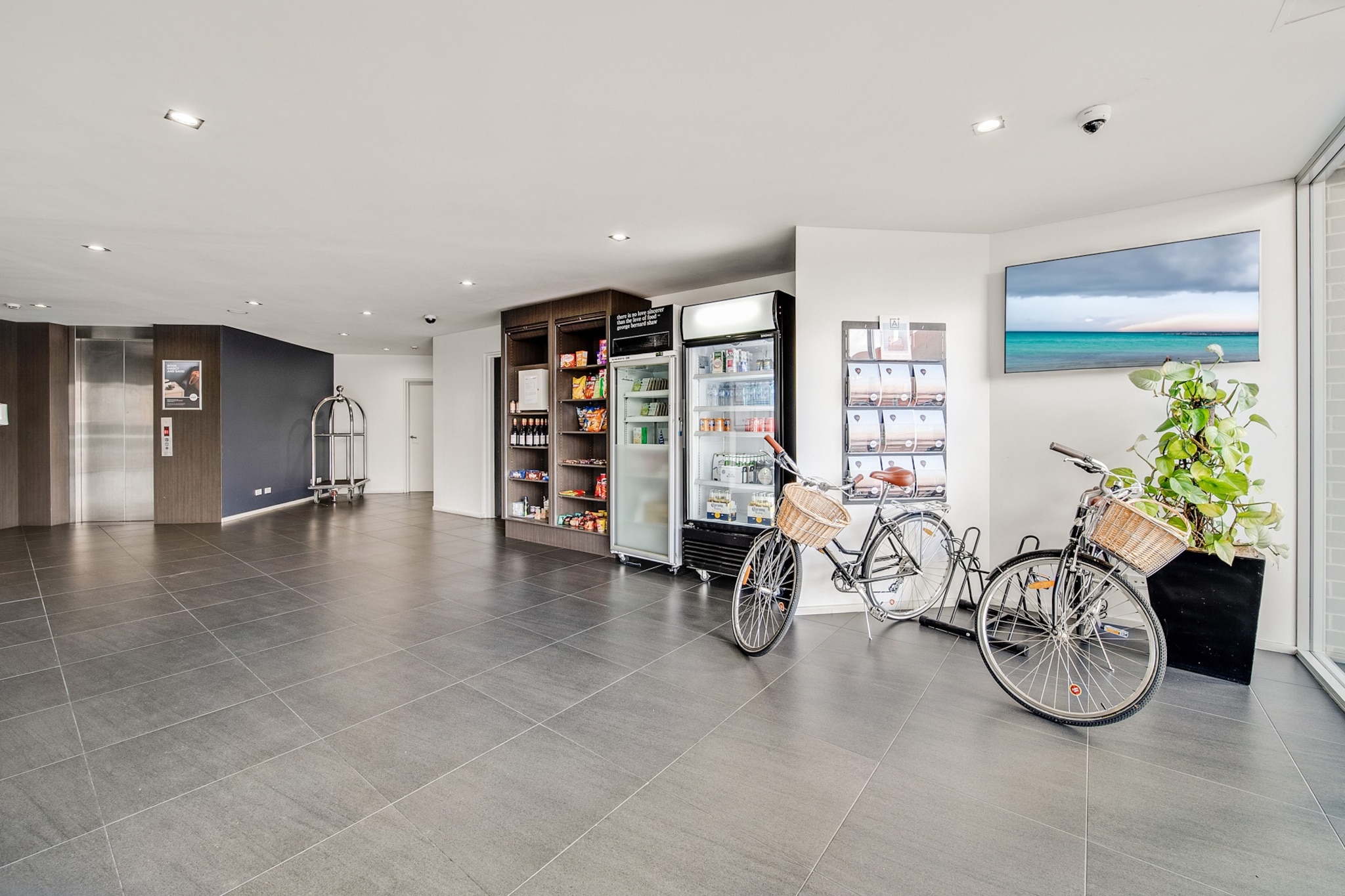 Comfy Lakeside 1-Bed with Secure Parking