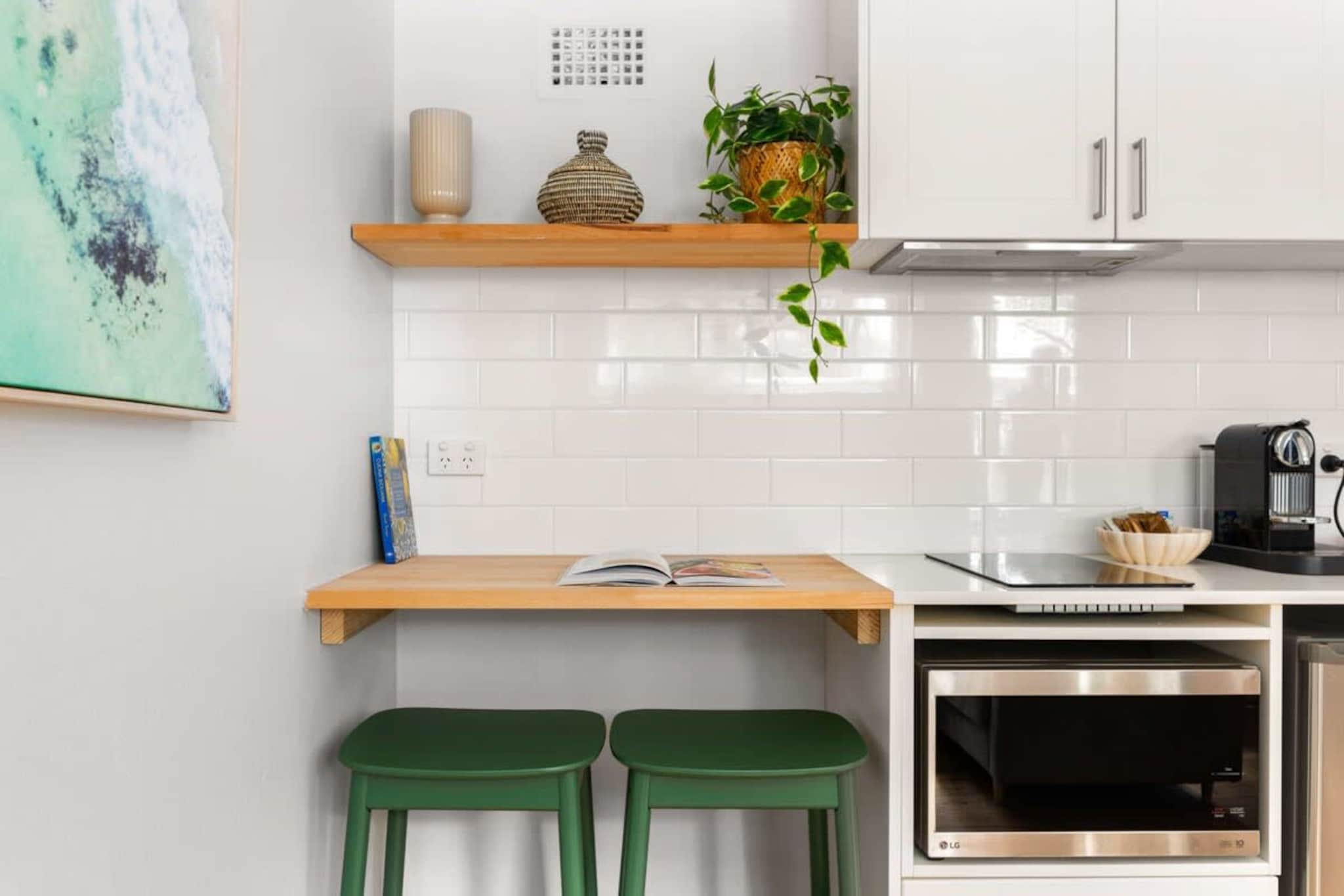 Bed Linen, Hot Water, Internet Access DSL, Wardrobe, Living room(TV), Kitchen(stove, electric kettle, toaster, coffee machine, oven, microwave, fridge), bedroom(Queen Bed), bathroom(shower, washbasin, toilet), First Aid, Beach, heating, air conditioning, hairdryer, Towels/Sheets (Incl.), shampoo, body soap, Essentials, dishes and cutlery, Conditioner, Long term stays allowed, Near Ocean, Room-darkening shades, Shower gel, Wine glasses