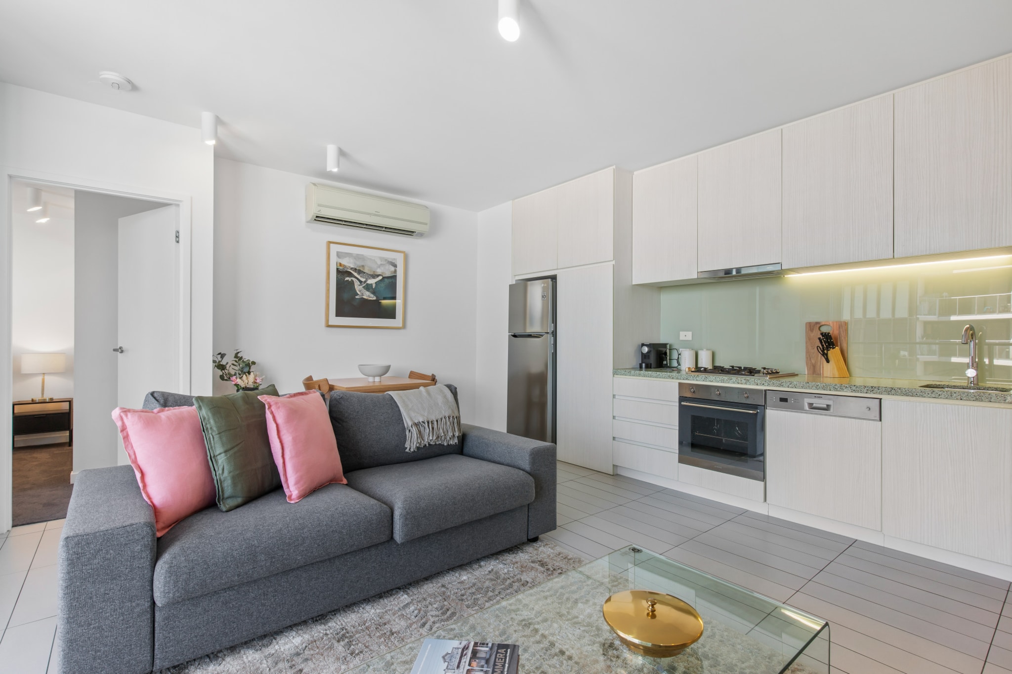 Chic 1-Bed with Harbour Views & Pool by Tram Line