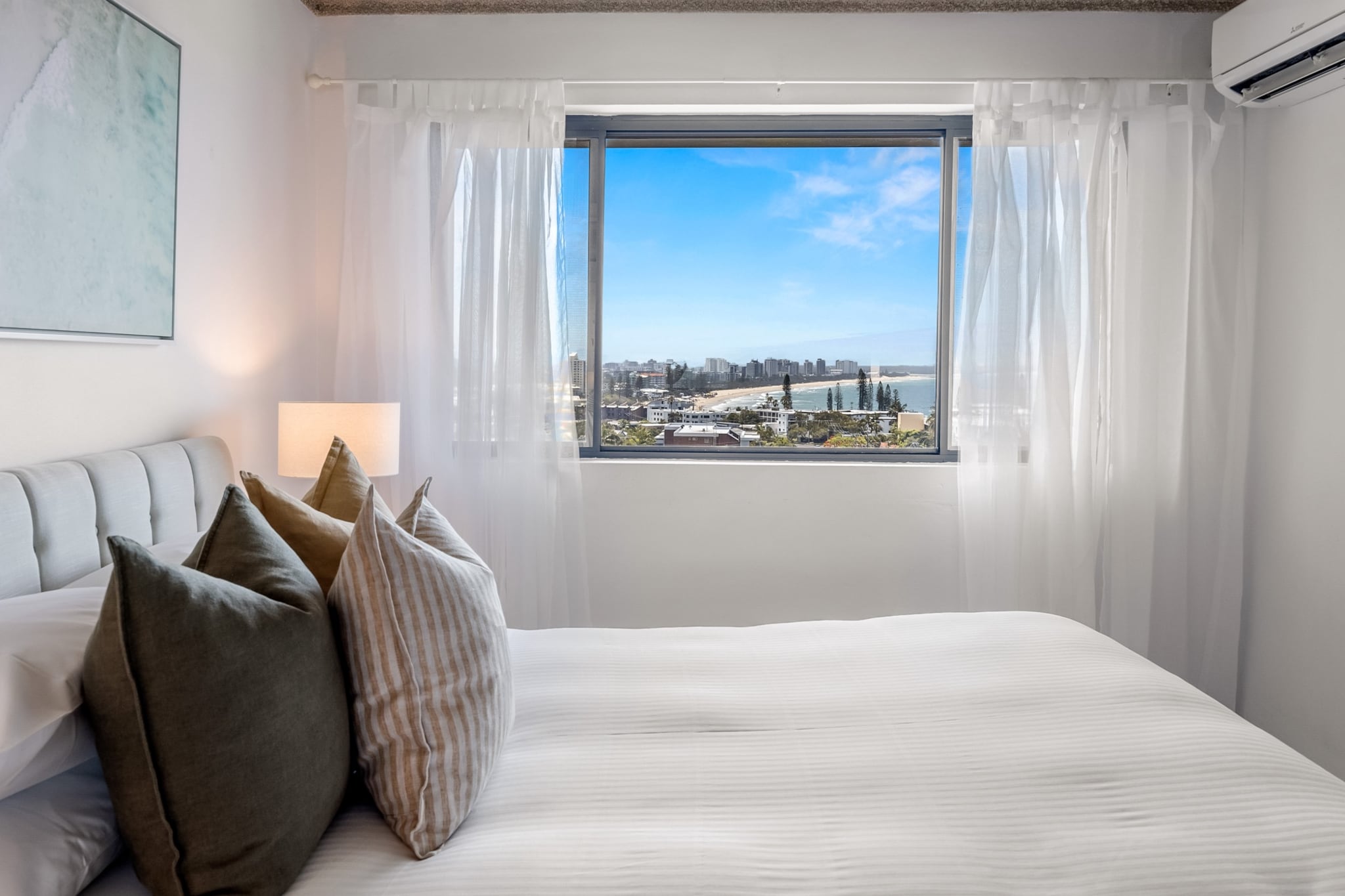 Hot Water, Wardrobe, Kitchen(stove, electric kettle, toaster, coffee machine, oven, microwave, dishwasher, fridge, dishes and cutlery, Wine glasses), bedroom(Bed Linen, Room-darkening shades, Queen Bed), bedroom(double bed), bathroom(hairdryer, Towels/Sheets (Incl.), shampoo, body soap, Conditioner, Shower gel), First Aid, Beach, Play area, TV, tumble dryer, cot, washing machine, balcony or terrace, heating, air conditioning, iron, Essentials, Long term stays allowed, Near Ocean, Sea view