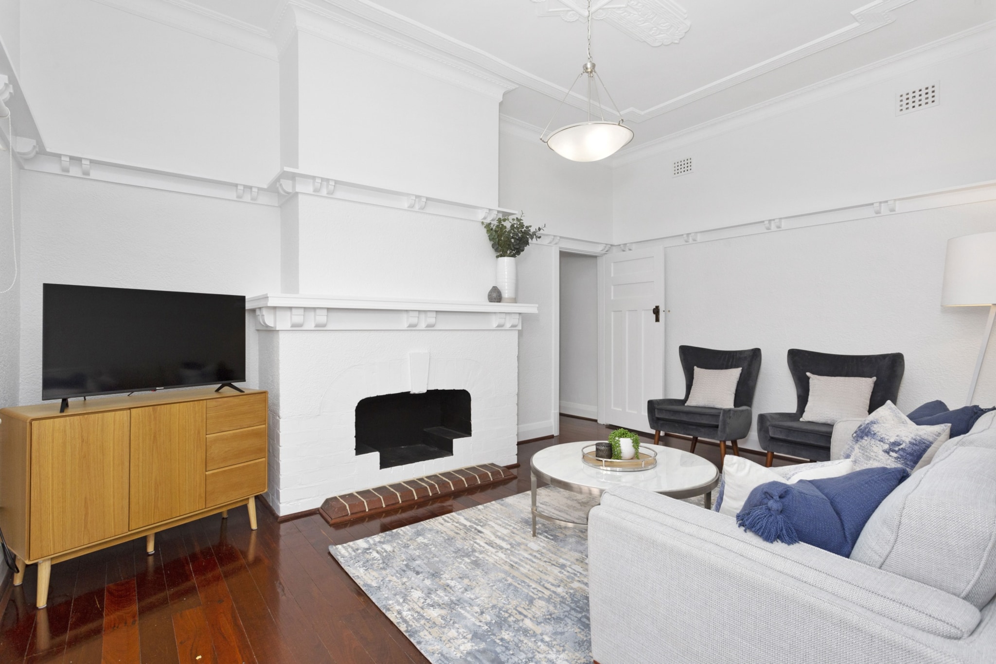 Elegant Art Semi Detached 2-Bed Home