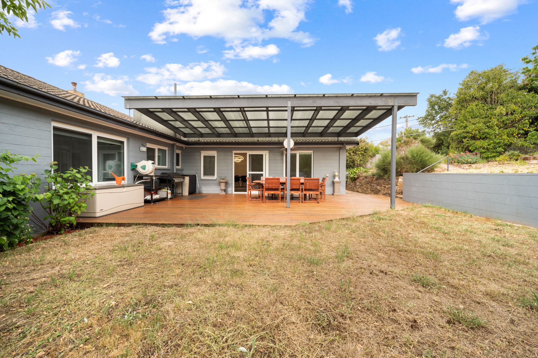 4-Bed Family Home with Spacious Backyard and BBQ