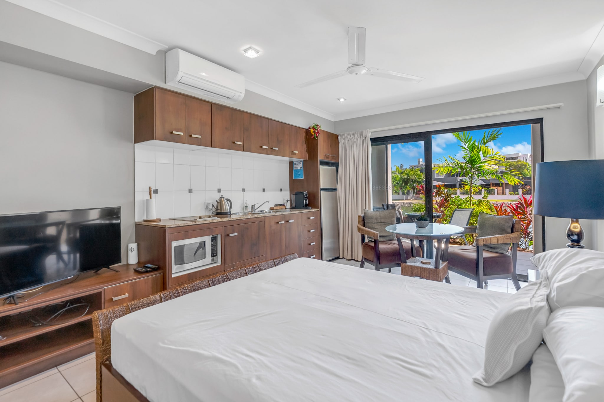 Blue Lagoon Resort Lakeside Apartment