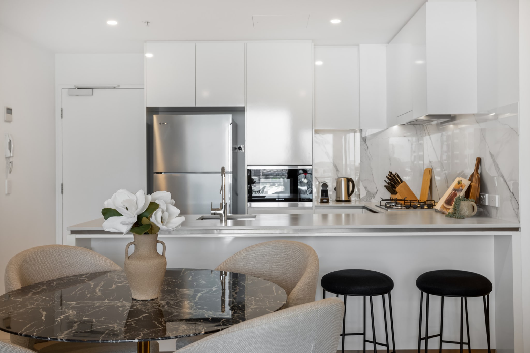 Bed Linen, Desk, Elevator, Hot Water, Internet Access DSL, Wardrobe, Kitchen(3-person bunk bed, stove, electric kettle, toaster, coffee machine, oven, microwave, dishwasher, dishes and cutlery, Wine glasses), bedroom(Queen Bed), bedroom(Queen Bed), bathroom, bathroom, First Aid, Indoor pool, Play area, TV, stove, electric kettle, toaster, coffee machine, oven, microwave, dishwasher, fridge, tumble dryer, cot, hot tub, washing machine, balcony or terrace, heating, air conditioning, swimming pool, iron, hairdryer, Towels/Sheets (Incl.), shampoo, body soap, Essentials, dishes and cutlery, Dedicated workspace, Carbon monoxide detector, Conditioner, Downtown, Long term stays allowed, Room-darkening shades, Shower gel, Town, Wine glasses