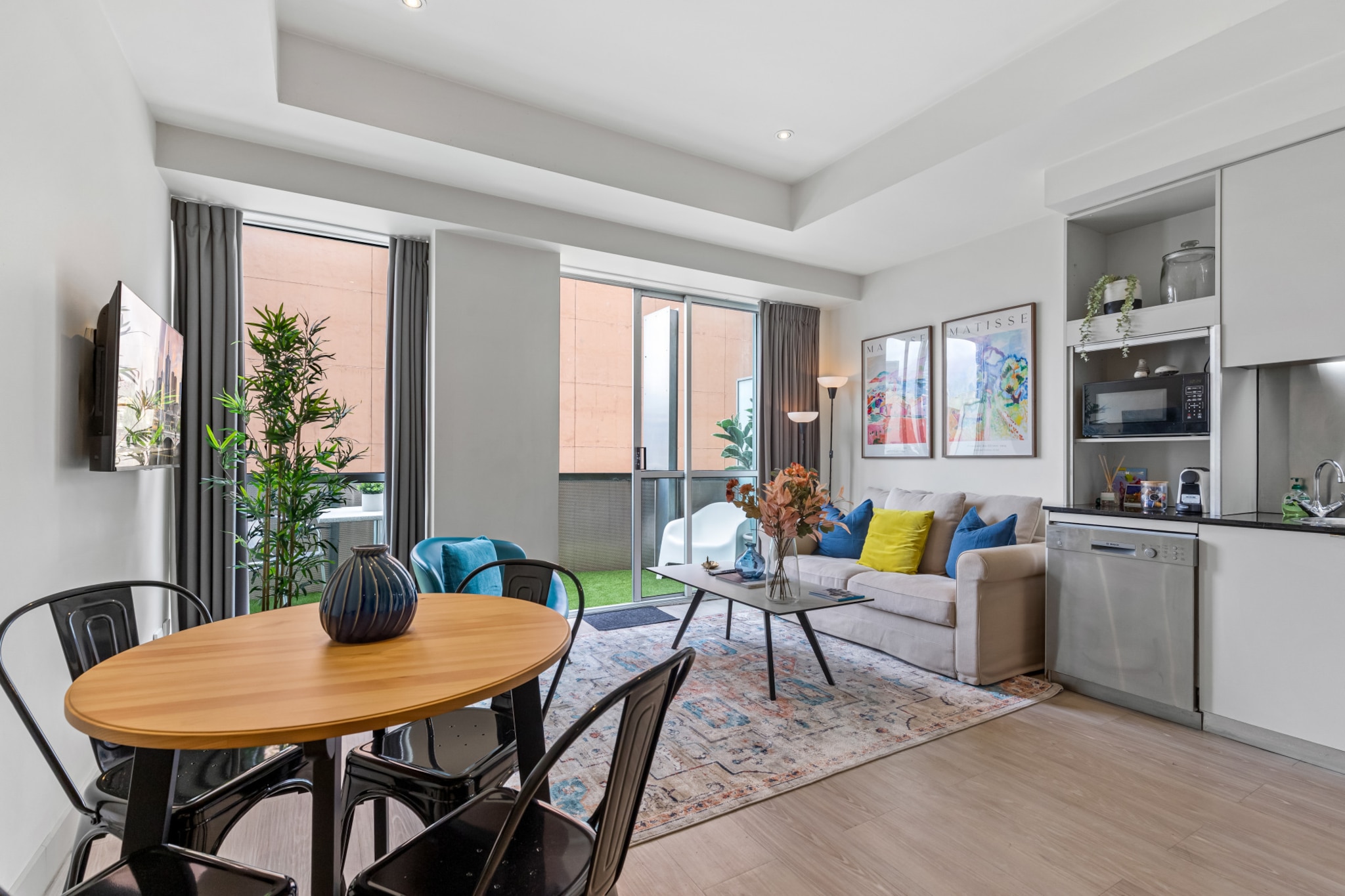 Elevator, Hot Water, Internet Access DSL, Wardrobe, Living room(TV, seating area, air conditioning), Kitchen(stove, electric kettle, toaster, coffee machine, oven, microwave, dishwasher, fridge, dishes and cutlery, Wine glasses), bedroom(Bed Linen, Queen Bed), bedroom(2x single bed), bathroom(bath tub, shower, washbasin, toilet, hairdryer, Towels/Sheets (Incl.), shampoo, body soap, Essentials, Shower gel), First Aid, Play area, tumble dryer, washing machine, balcony or terrace, heating, iron, Carbon monoxide detector, Conditioner, Downtown, Long term stays allowed, Room-darkening shades, Town