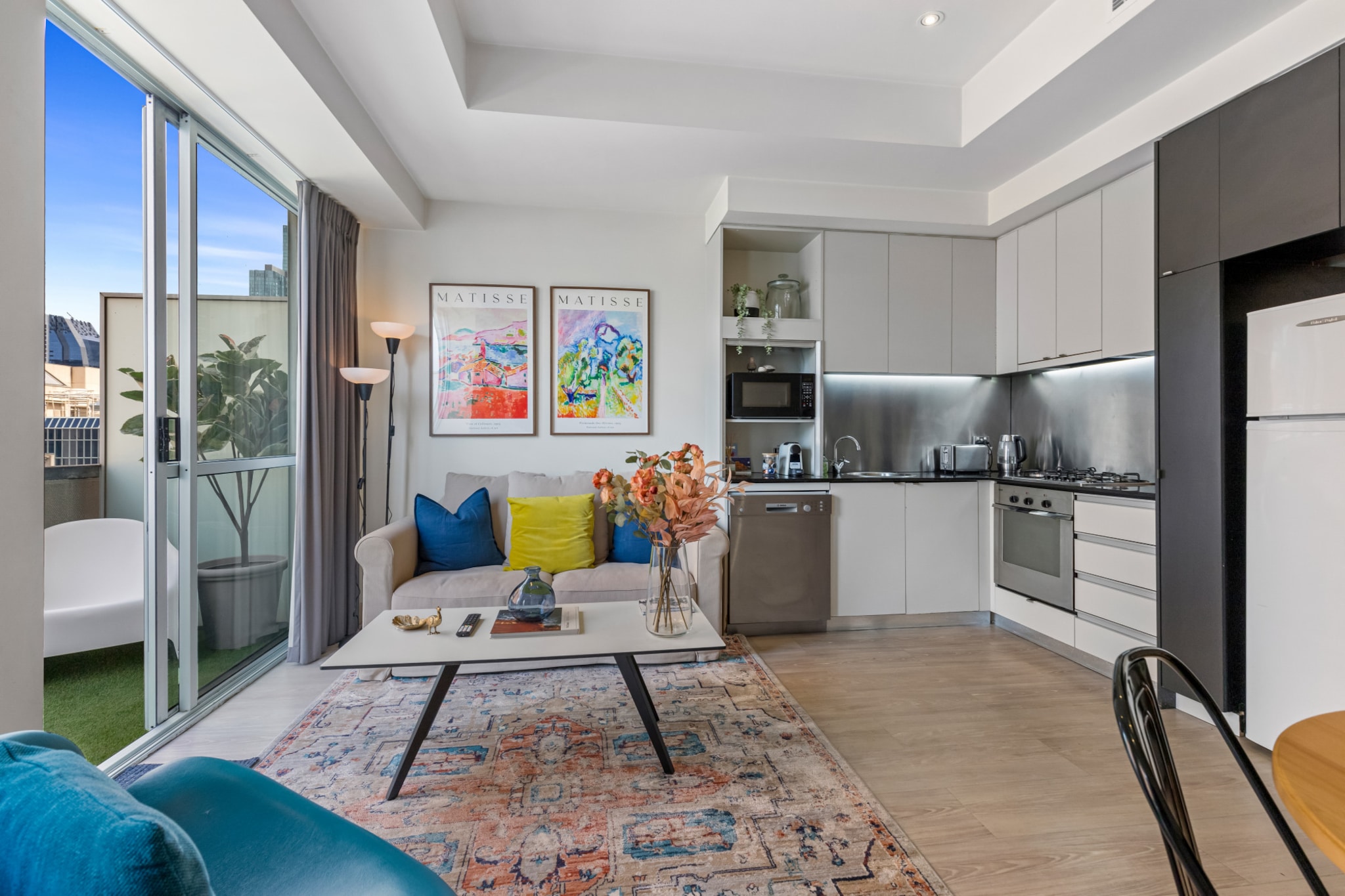 Sophisticated CBD 2-Bed Apartment by Yarra River