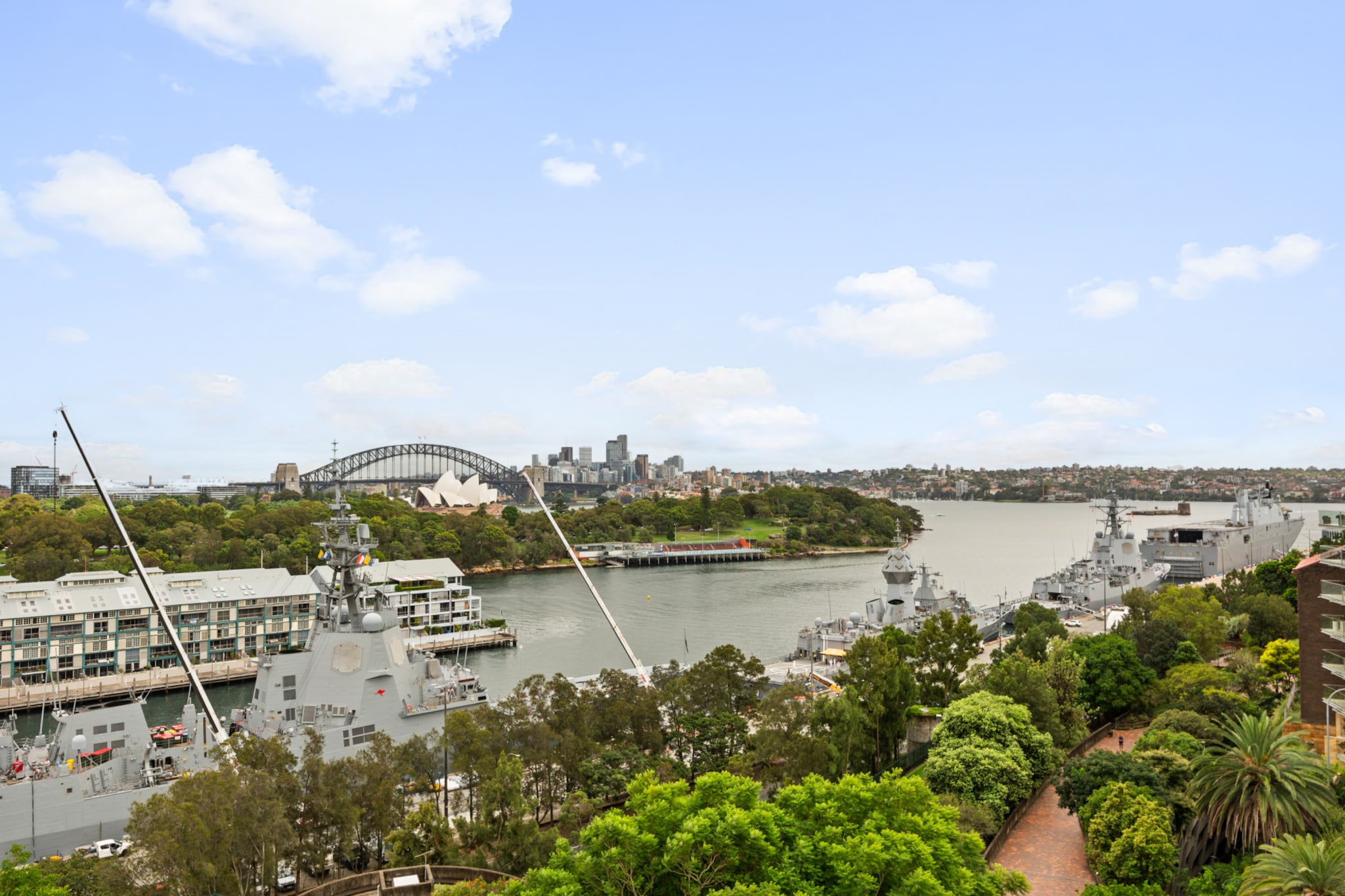 Cosy 1-Bed with Swimming Pool Facing Opera House