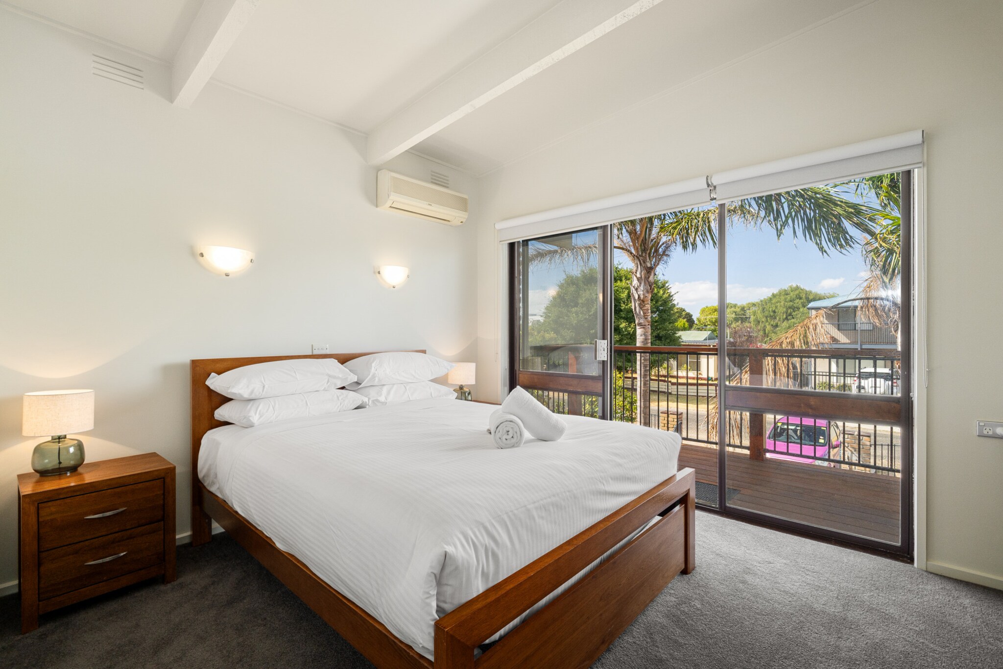 Spacious 4-Bed Home 5-min from the Beach